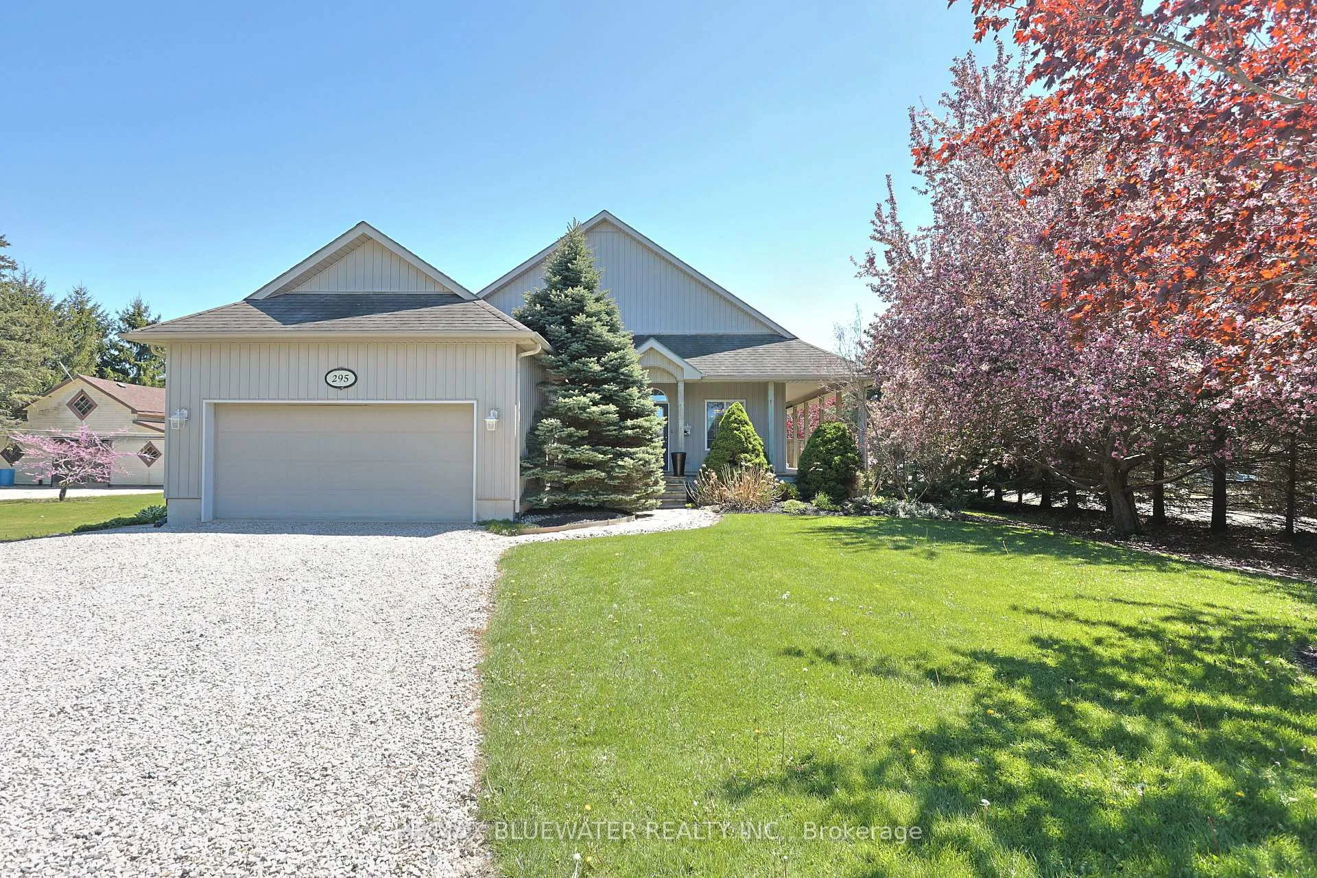 Photo 7 of 295 Main Street, Lambton Shores, Thedford — HOMEH