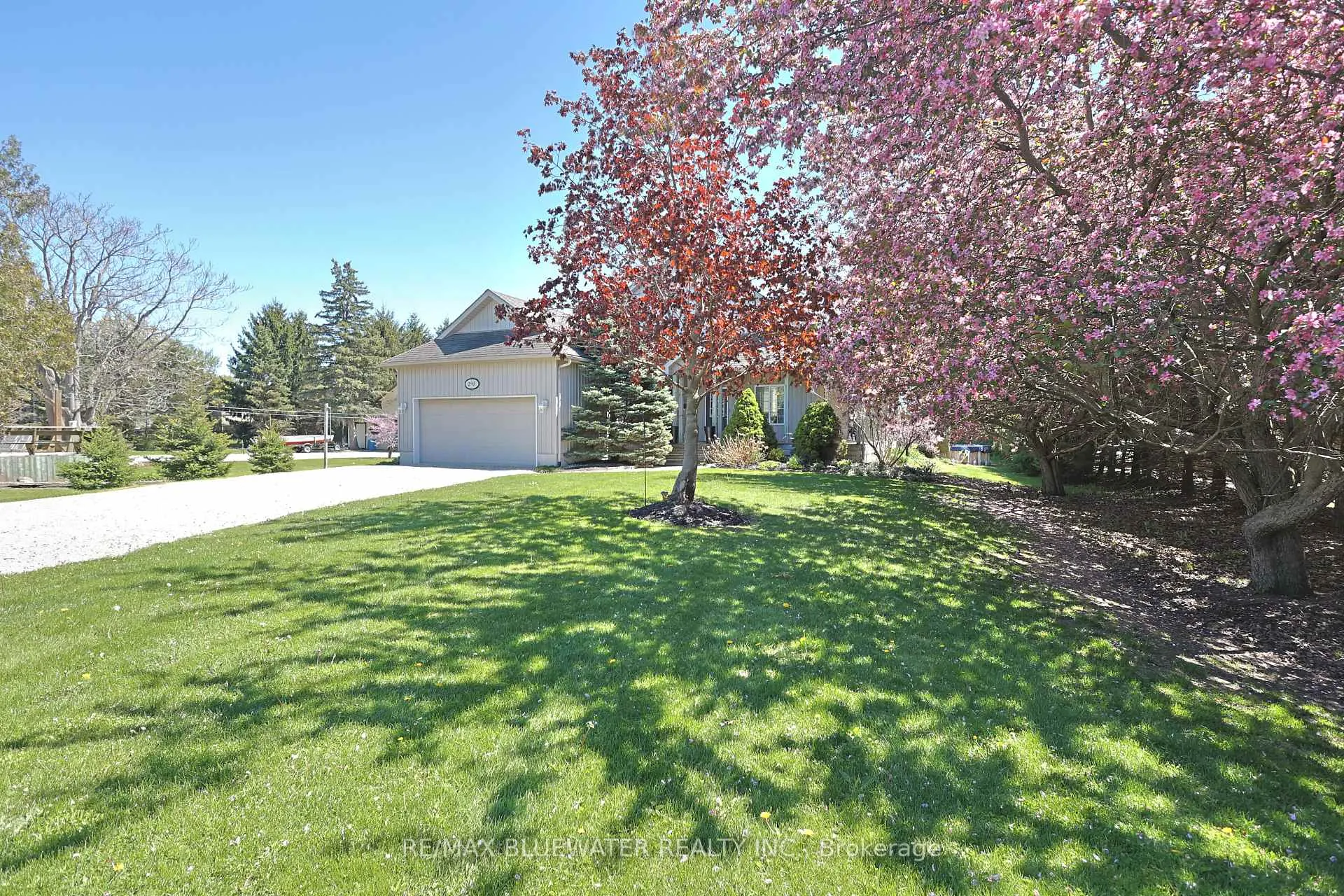 Photo 8 of 295 Main Street, Lambton Shores, Thedford — HOMEH