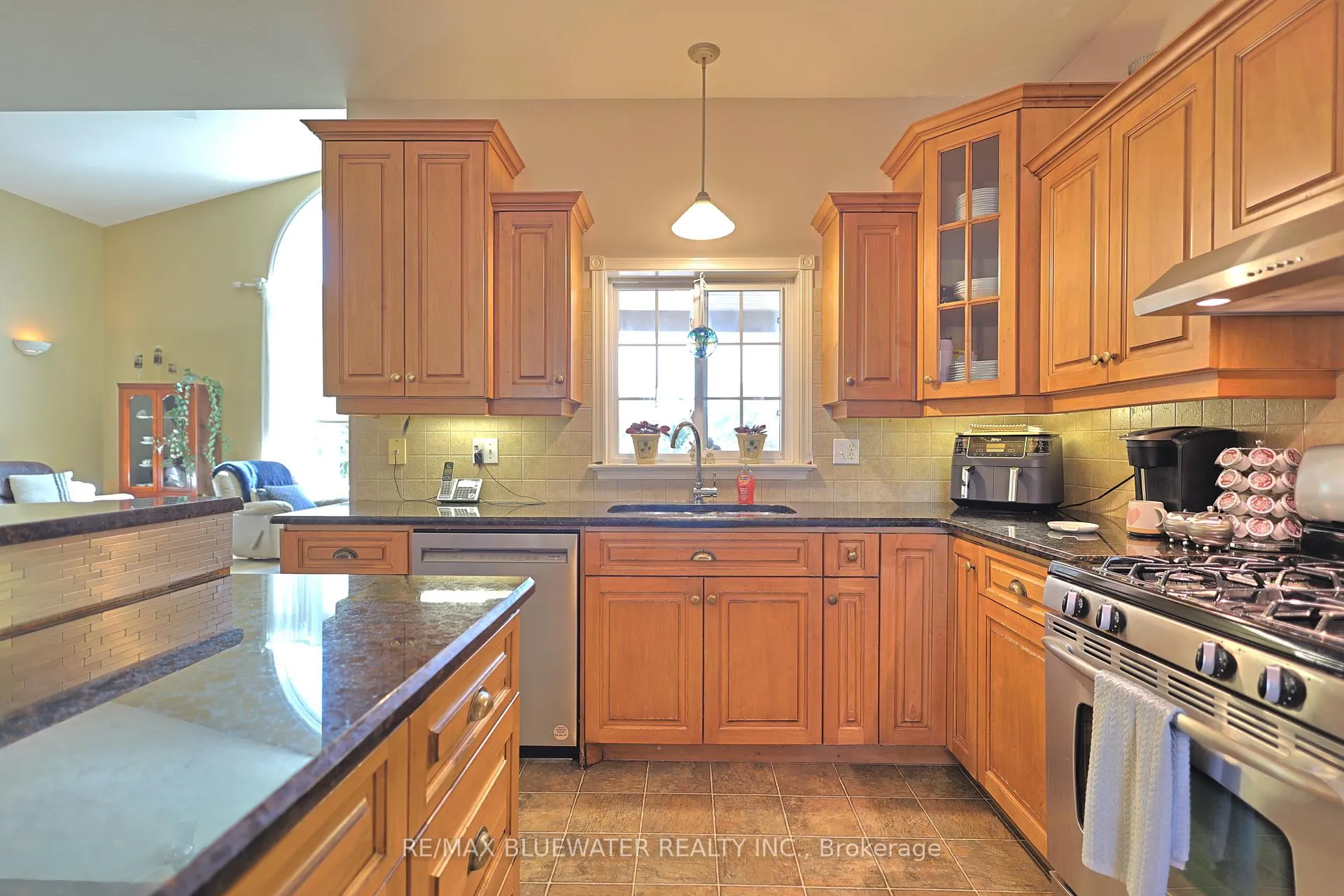 Photo 16 of 295 Main Street, Lambton Shores, Thedford — HOMEH