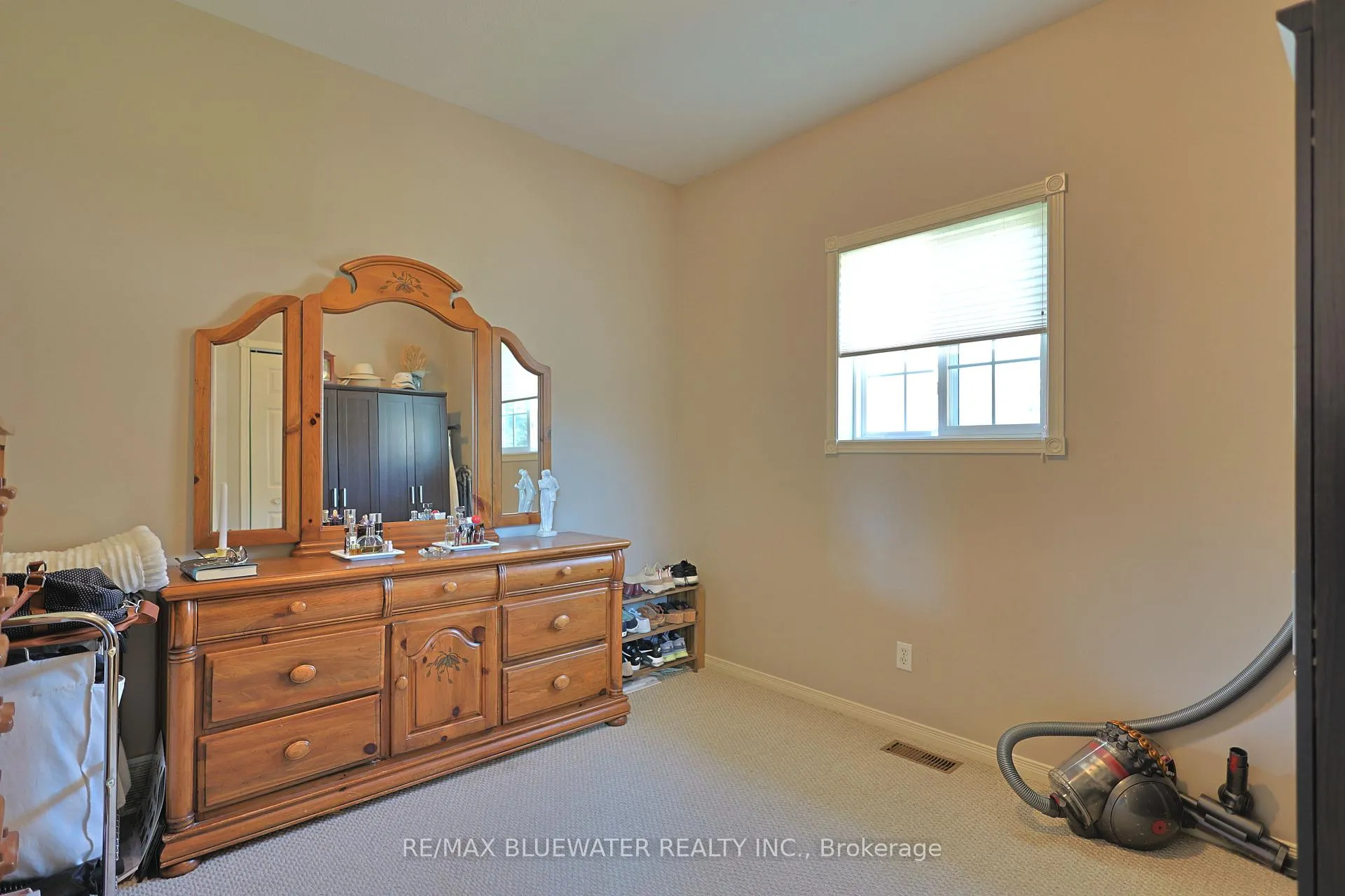 Photo 25 of 295 Main Street, Lambton Shores, Thedford — HOMEH
