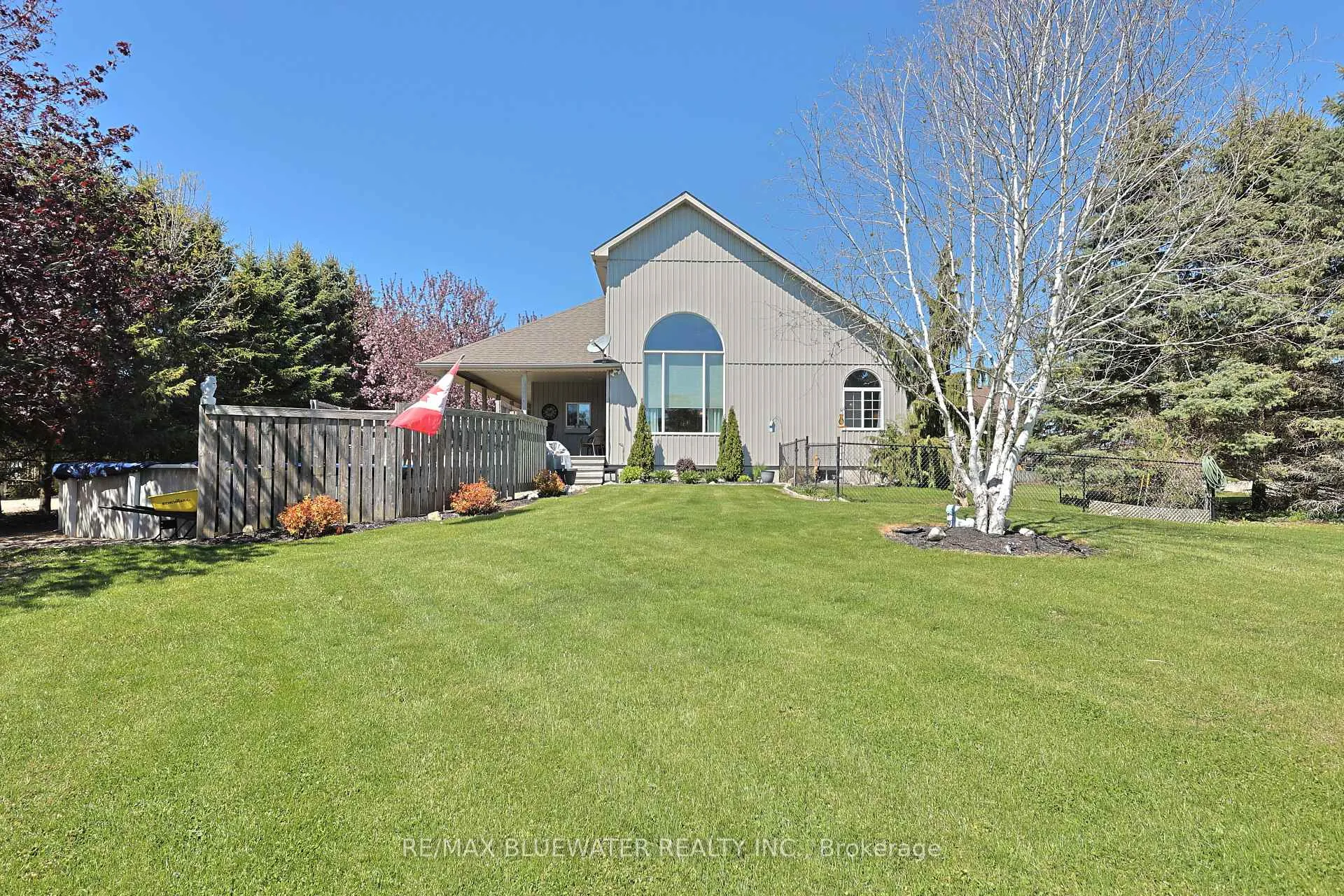 Photo 47 of 295 Main Street, Lambton Shores, Thedford — HOMEH
