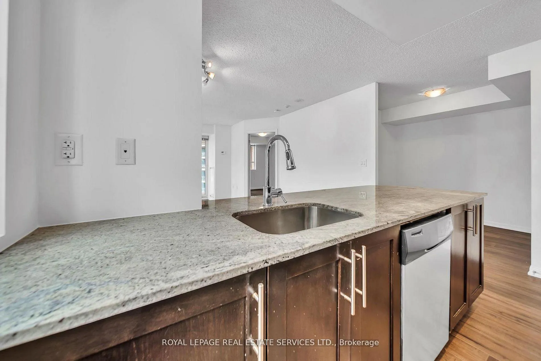 Photo 6 of Unit 502, 125 Western Battery Road, Toronto, Niagara — HOMEH