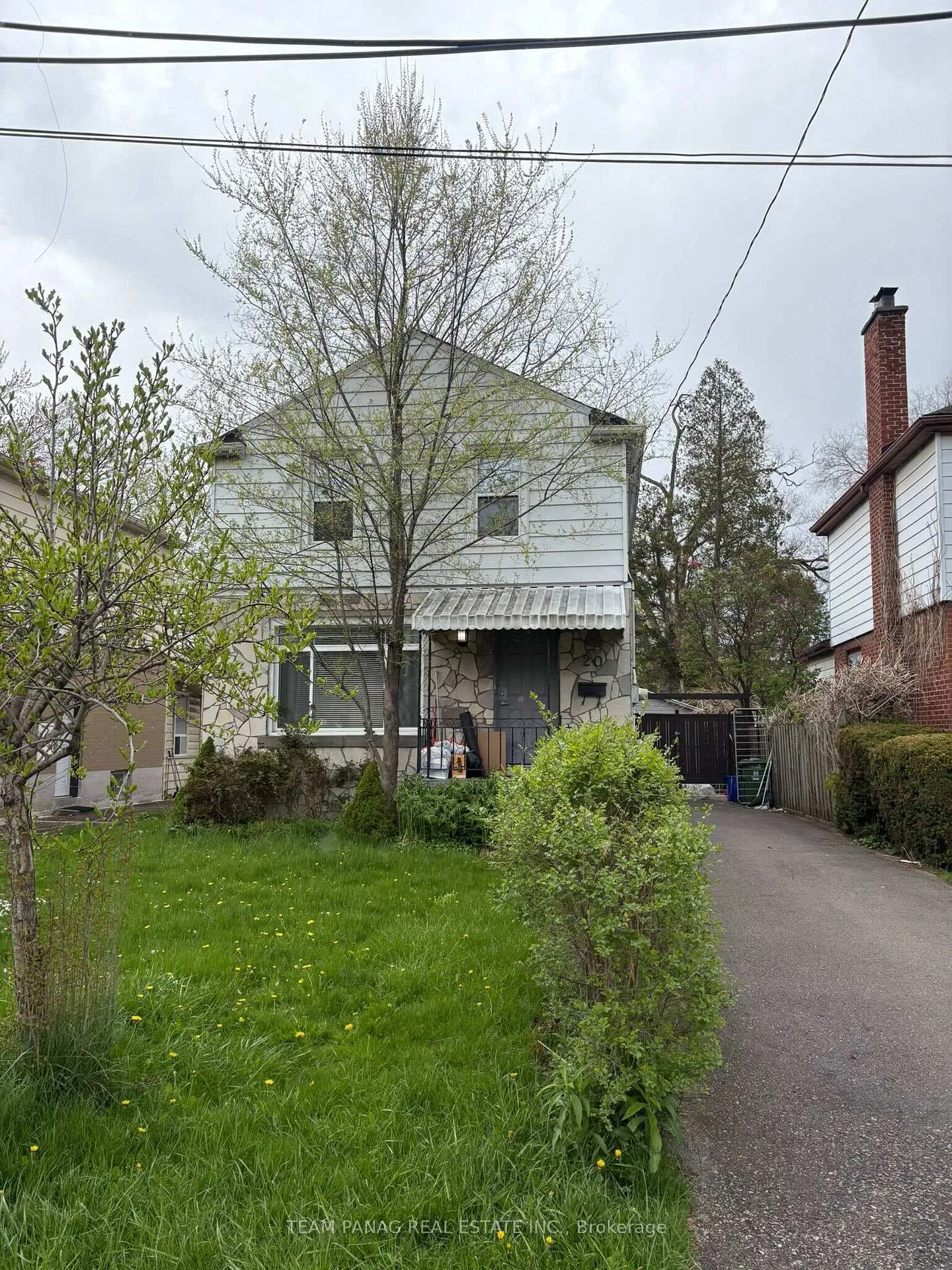 Photo 2 of 20 Kingsmount Street S, Hamilton, Ainslie Wood — HOMEH