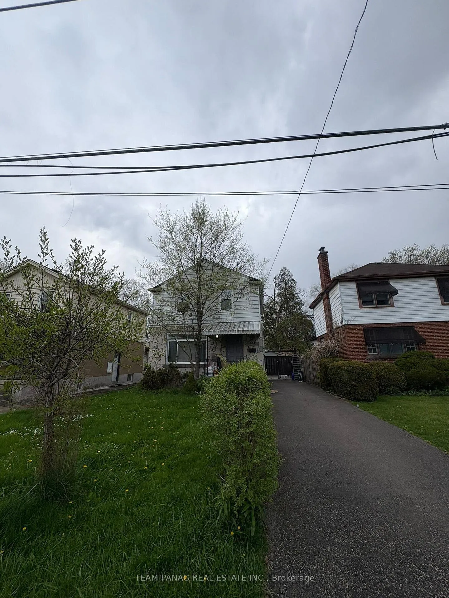 Photo 9 of 20 Kingsmount Street S, Hamilton, Ainslie Wood — HOMEH