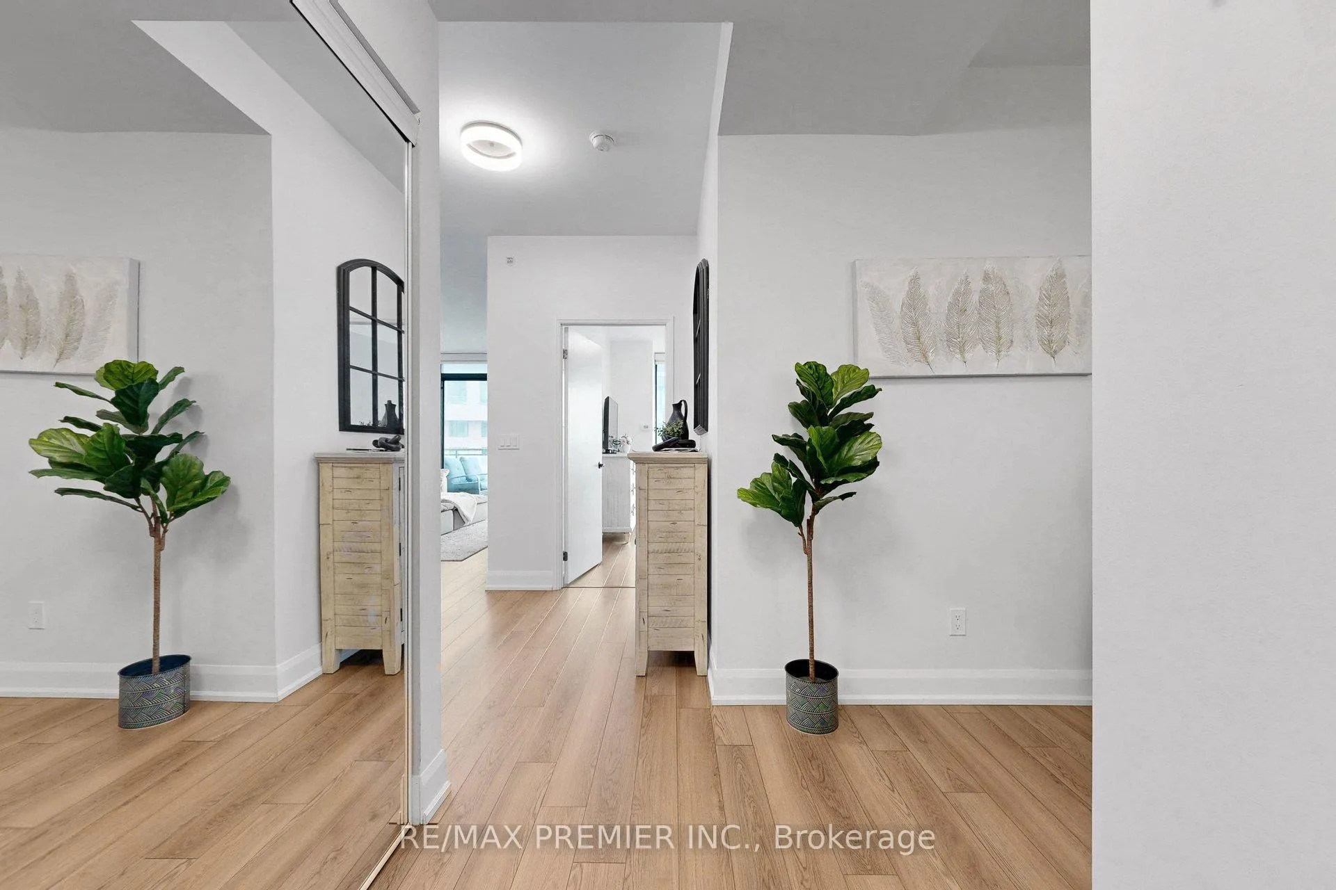 Photo 5 of Unit 1807, 2910 Highway 7, Vaughan, Concord — HOMEH