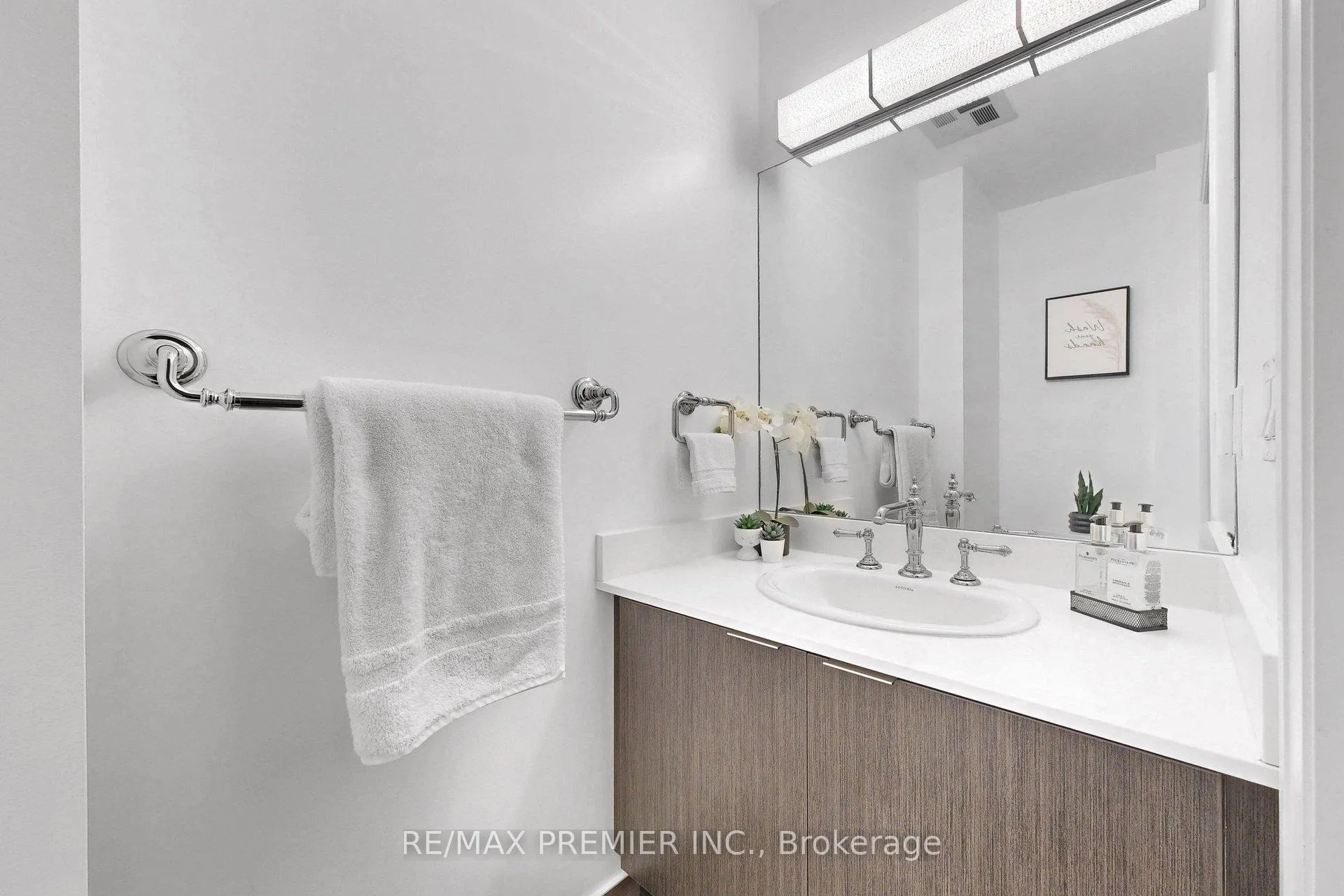 Photo 7 of Unit 1807, 2910 Highway 7, Vaughan, Concord — HOMEH