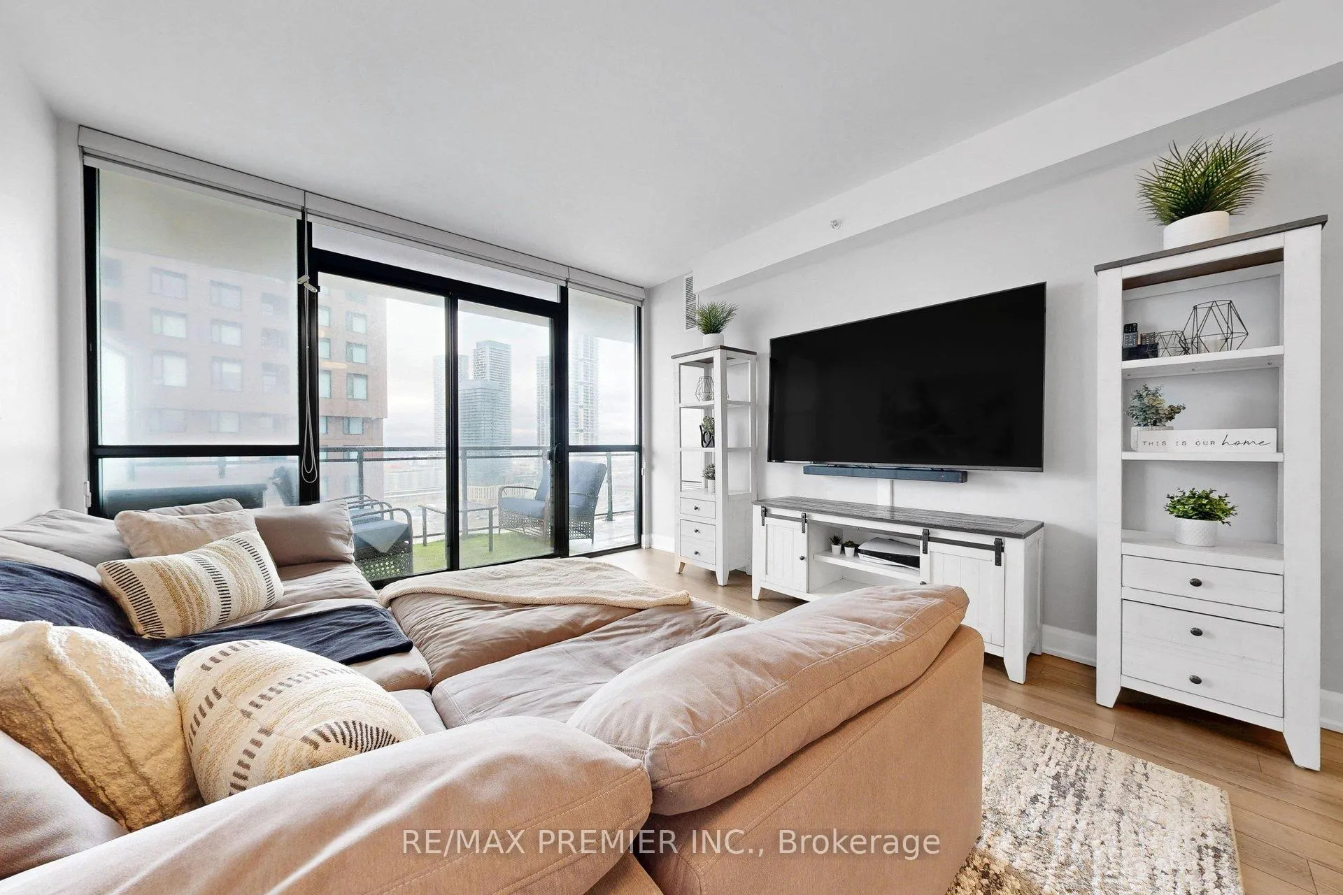 Photo 23 of Unit 1807, 2910 Highway 7, Vaughan, Concord — HOMEH