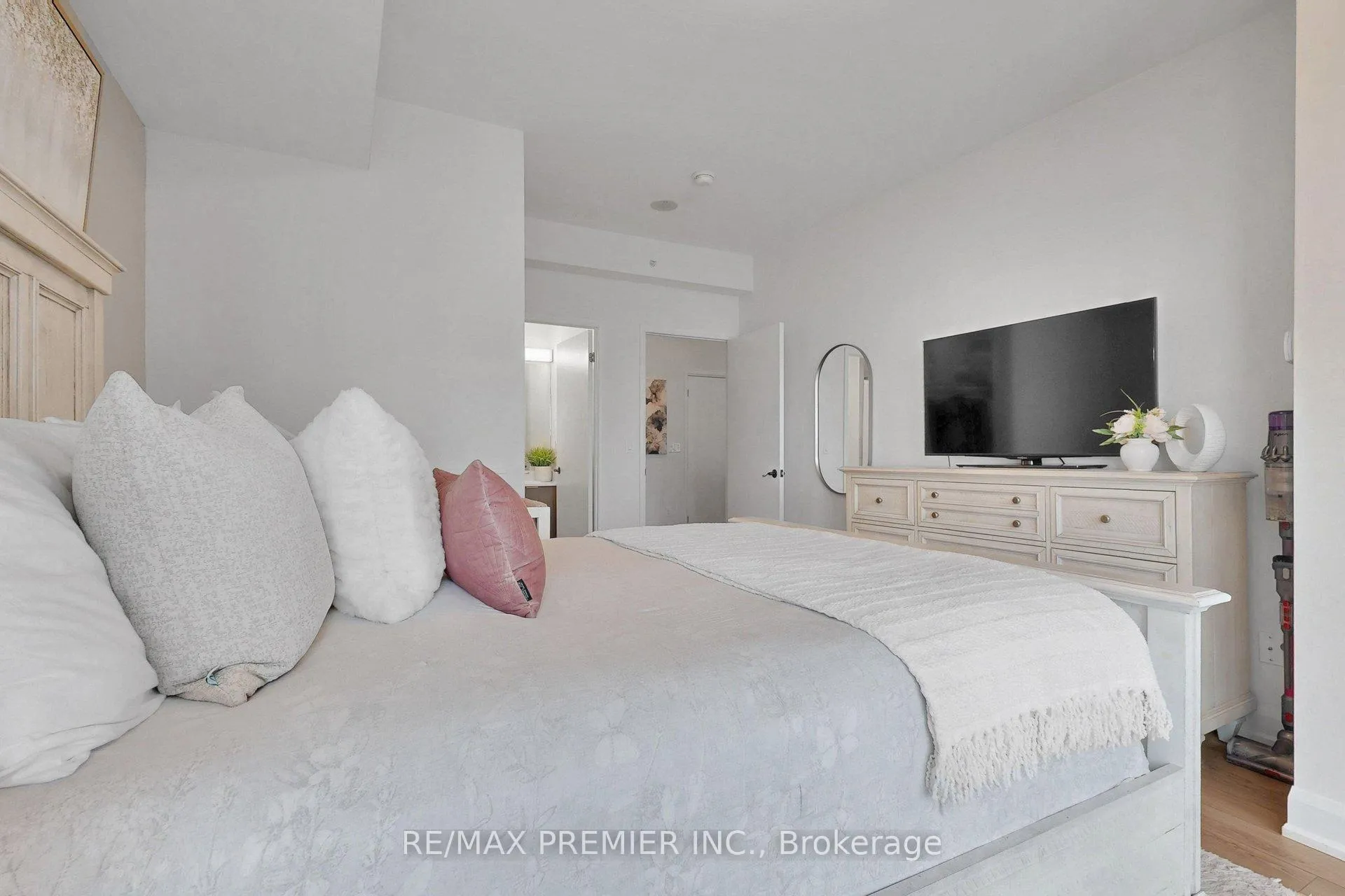 Photo 30 of Unit 1807, 2910 Highway 7, Vaughan, Concord — HOMEH
