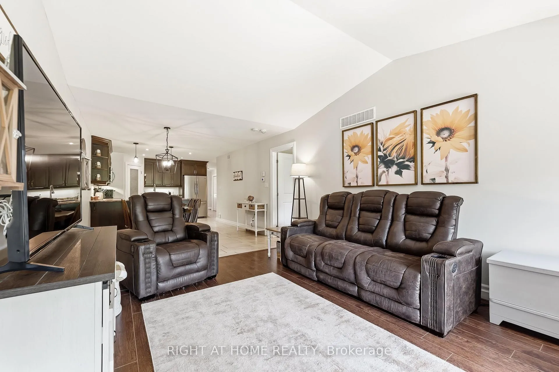 Photo 13 of 61 Aspen Drive, Quinte West, Murray Ward — HOMEH