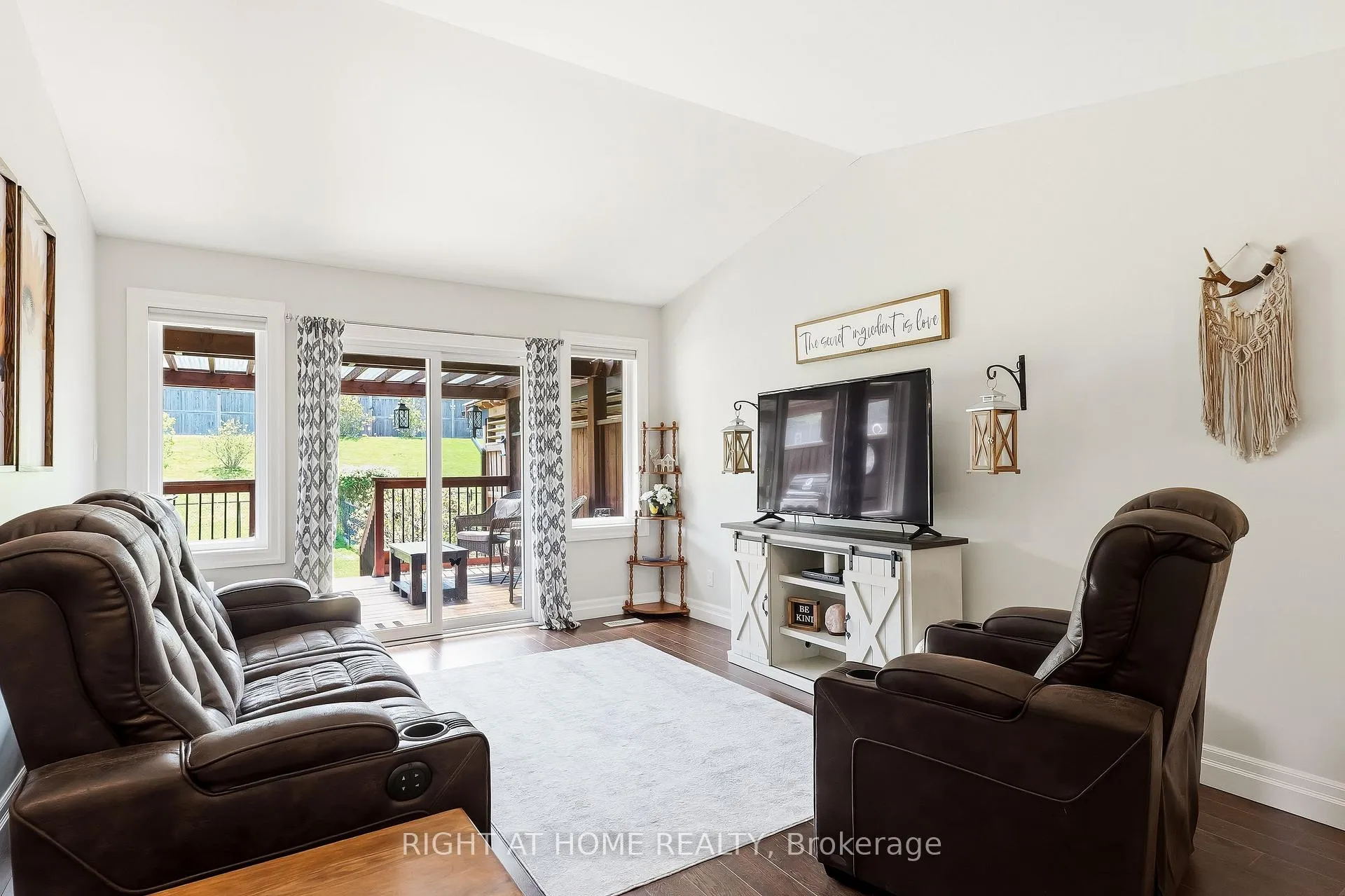 Photo 14 of 61 Aspen Drive, Quinte West, Murray Ward — HOMEH