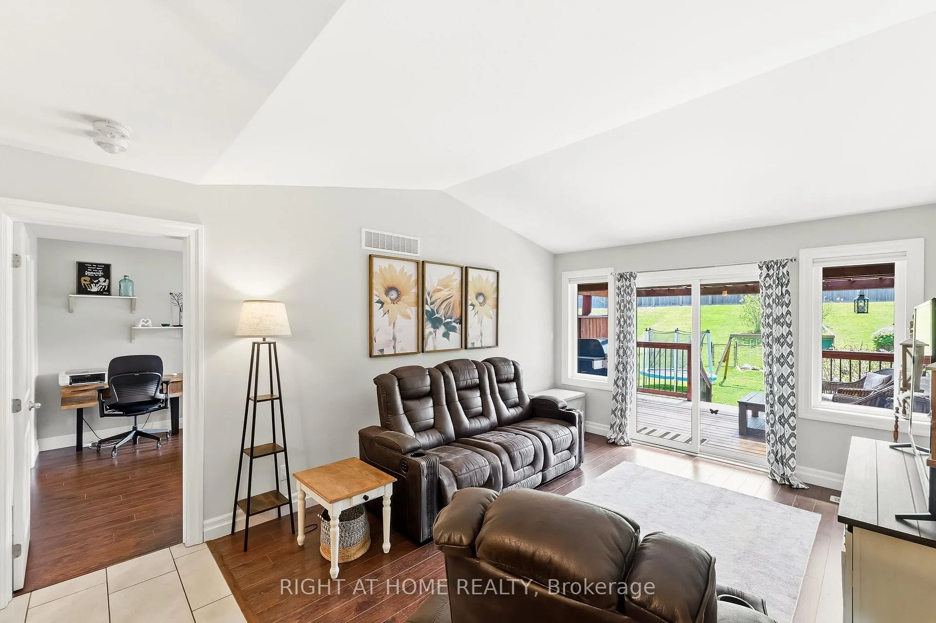 Photo 15 of 61 Aspen Drive, Quinte West, Murray Ward — HOMEH