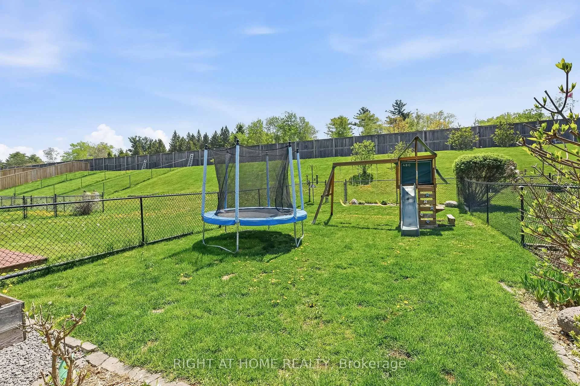 Photo 35 of 61 Aspen Drive, Quinte West, Murray Ward — HOMEH