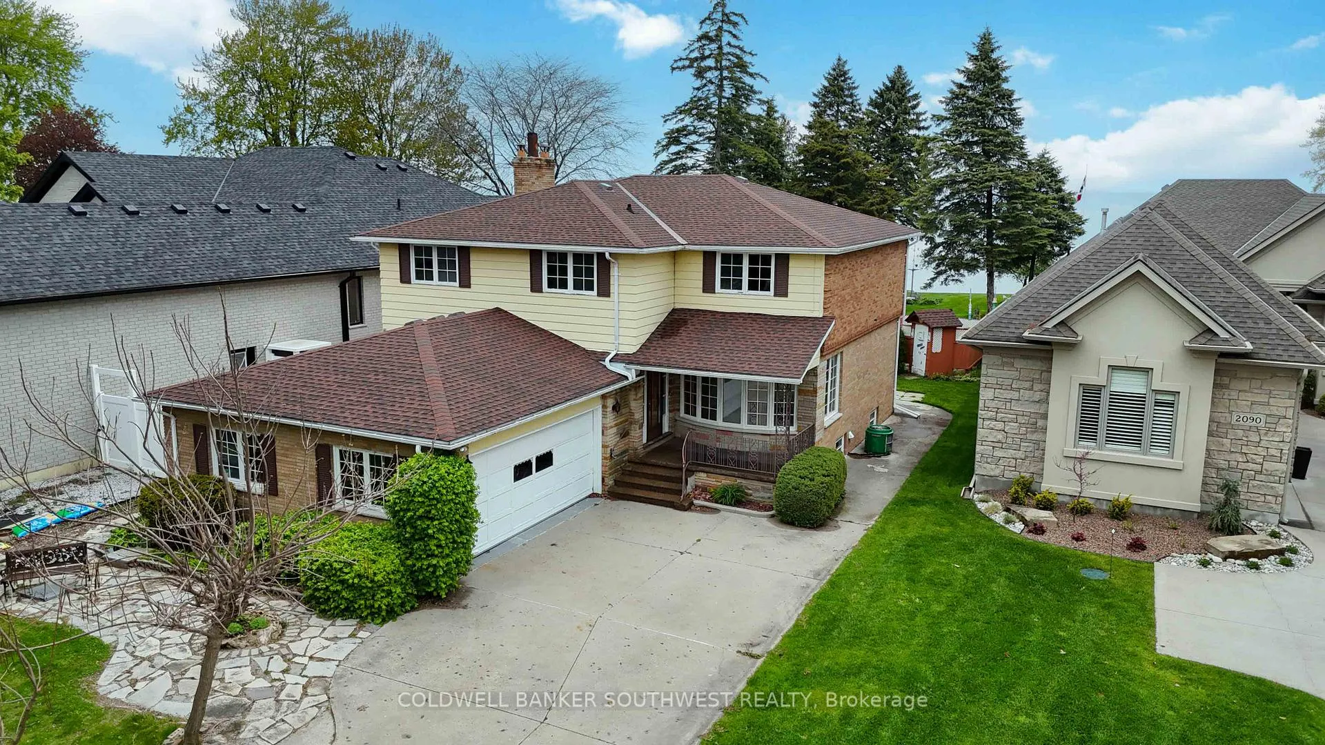 Photo of 2088 Lakeshore Road