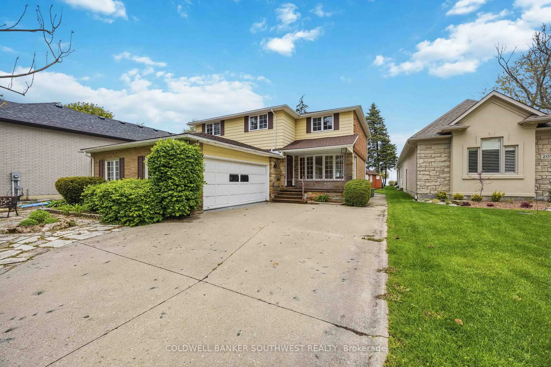 Photo 5 of 2088 Lakeshore Road, Sarnia — HOMEH
