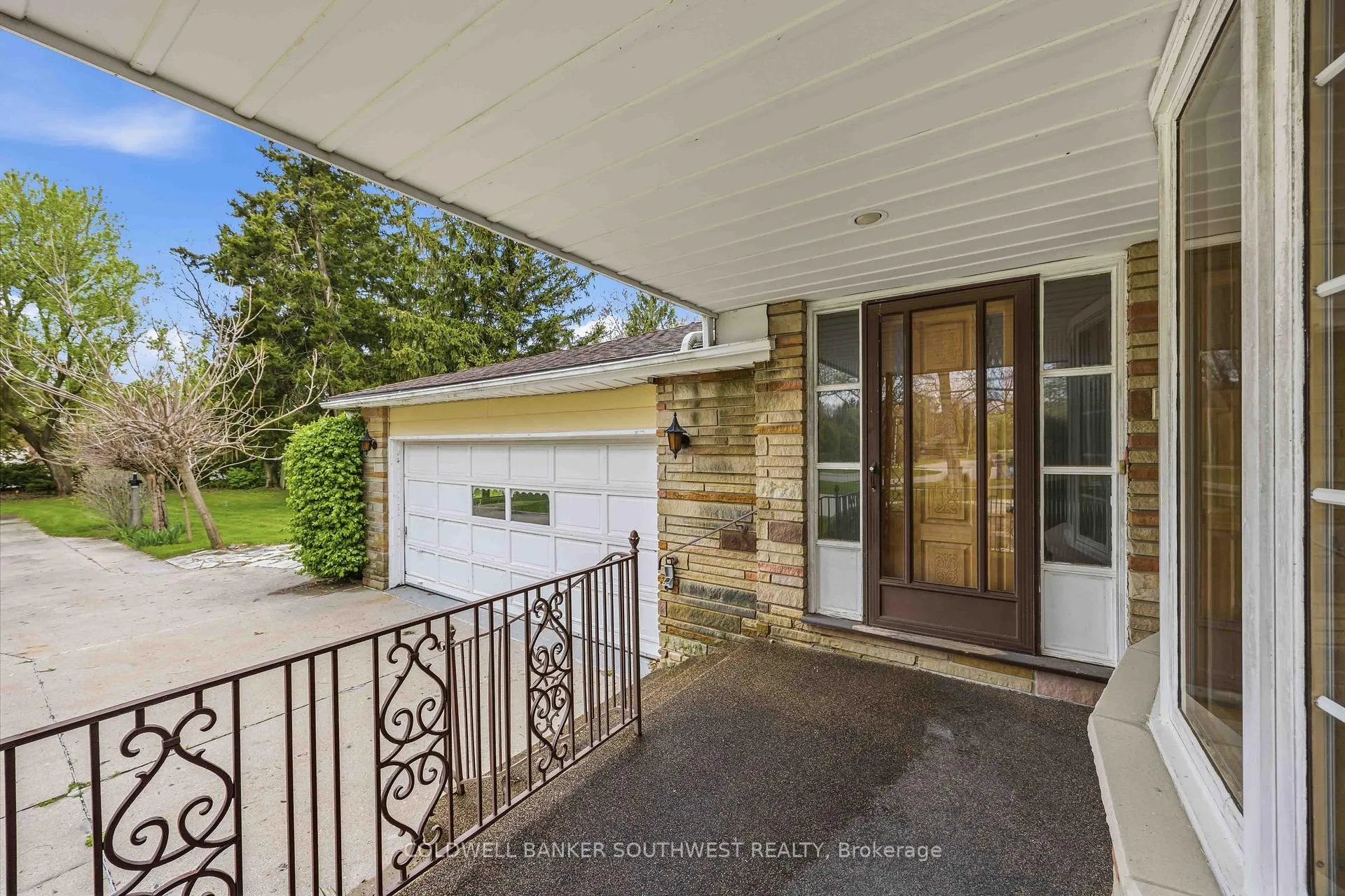 Photo 6 of 2088 Lakeshore Road, Sarnia — HOMEH