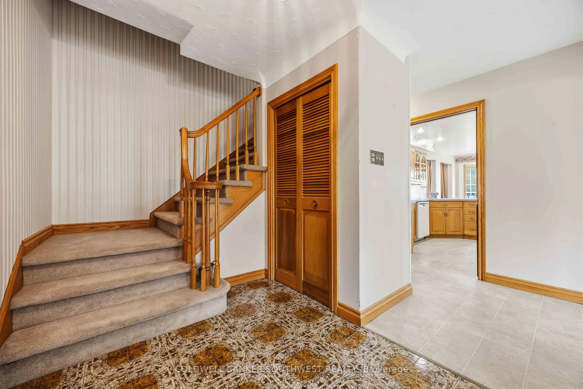 Photo 7 of 2088 Lakeshore Road, Sarnia — HOMEH
