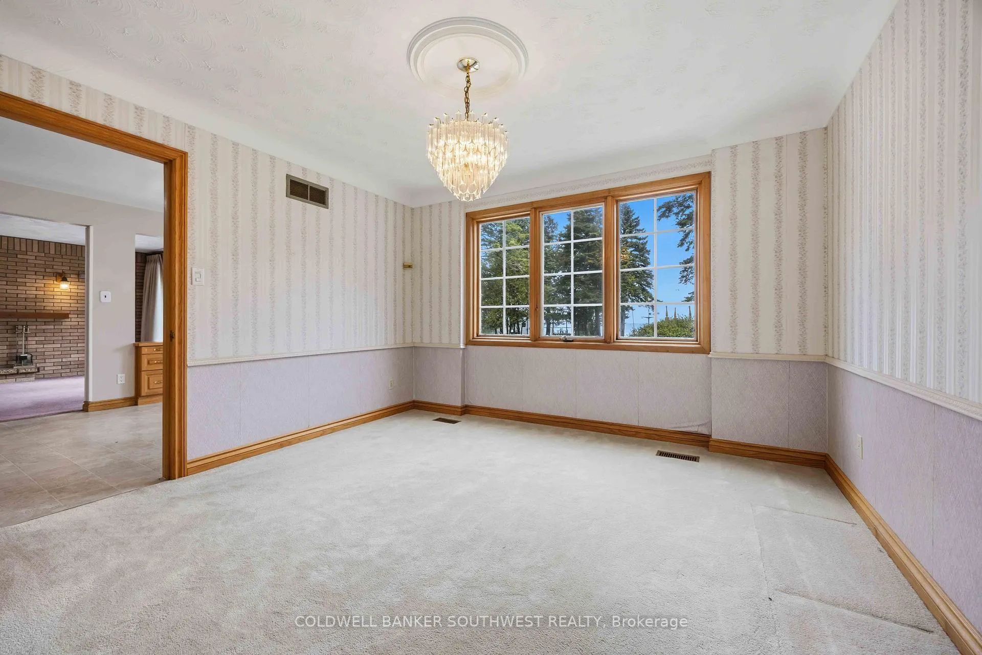 Photo 11 of 2088 Lakeshore Road, Sarnia — HOMEH