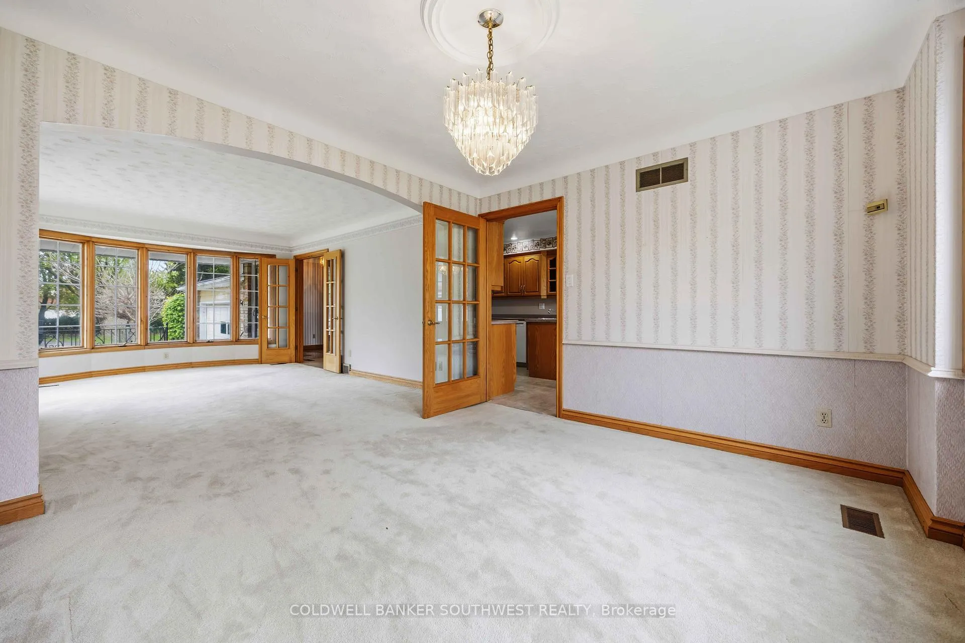 Photo 12 of 2088 Lakeshore Road, Sarnia — HOMEH