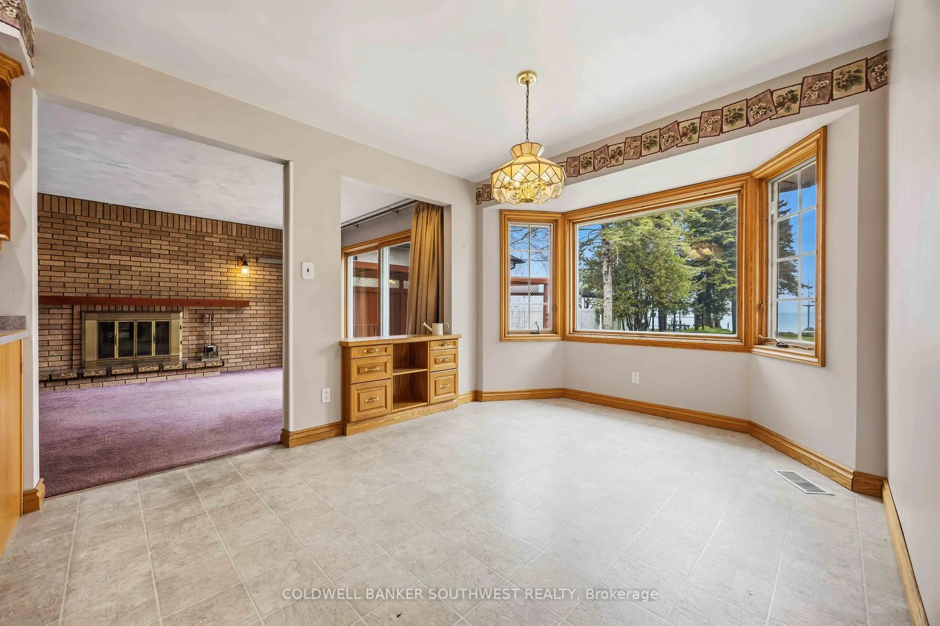 Photo 13 of 2088 Lakeshore Road, Sarnia — HOMEH