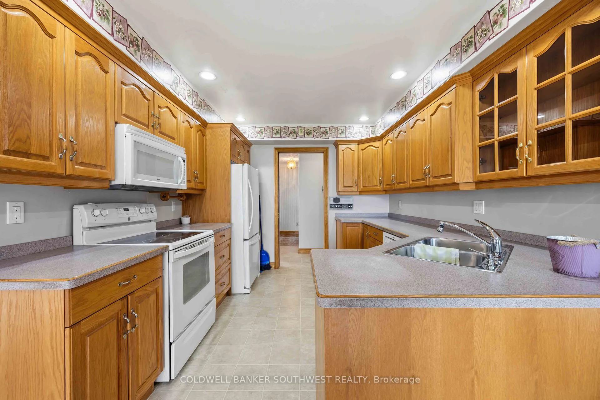 Photo 15 of 2088 Lakeshore Road, Sarnia — HOMEH