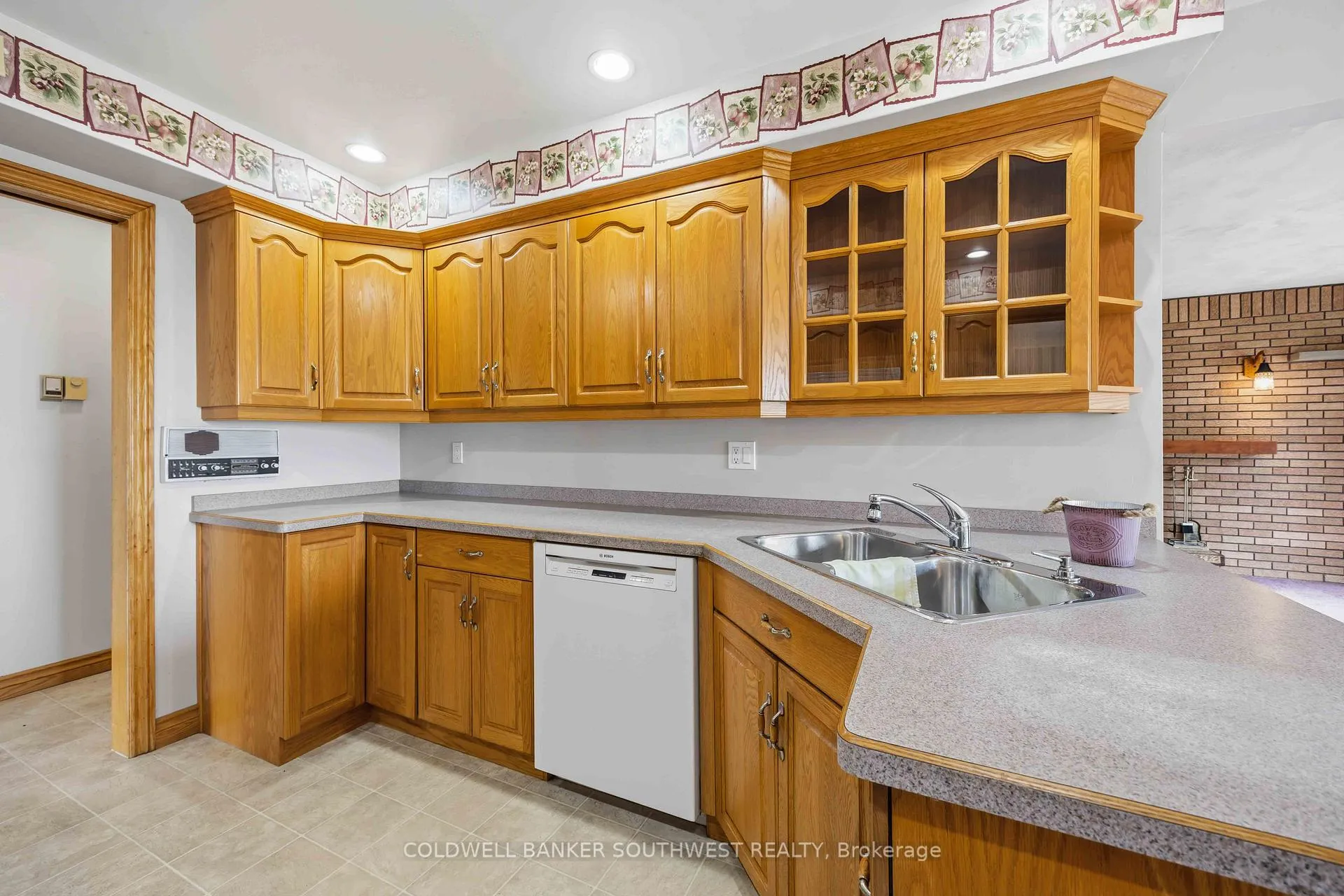 Photo 16 of 2088 Lakeshore Road, Sarnia — HOMEH