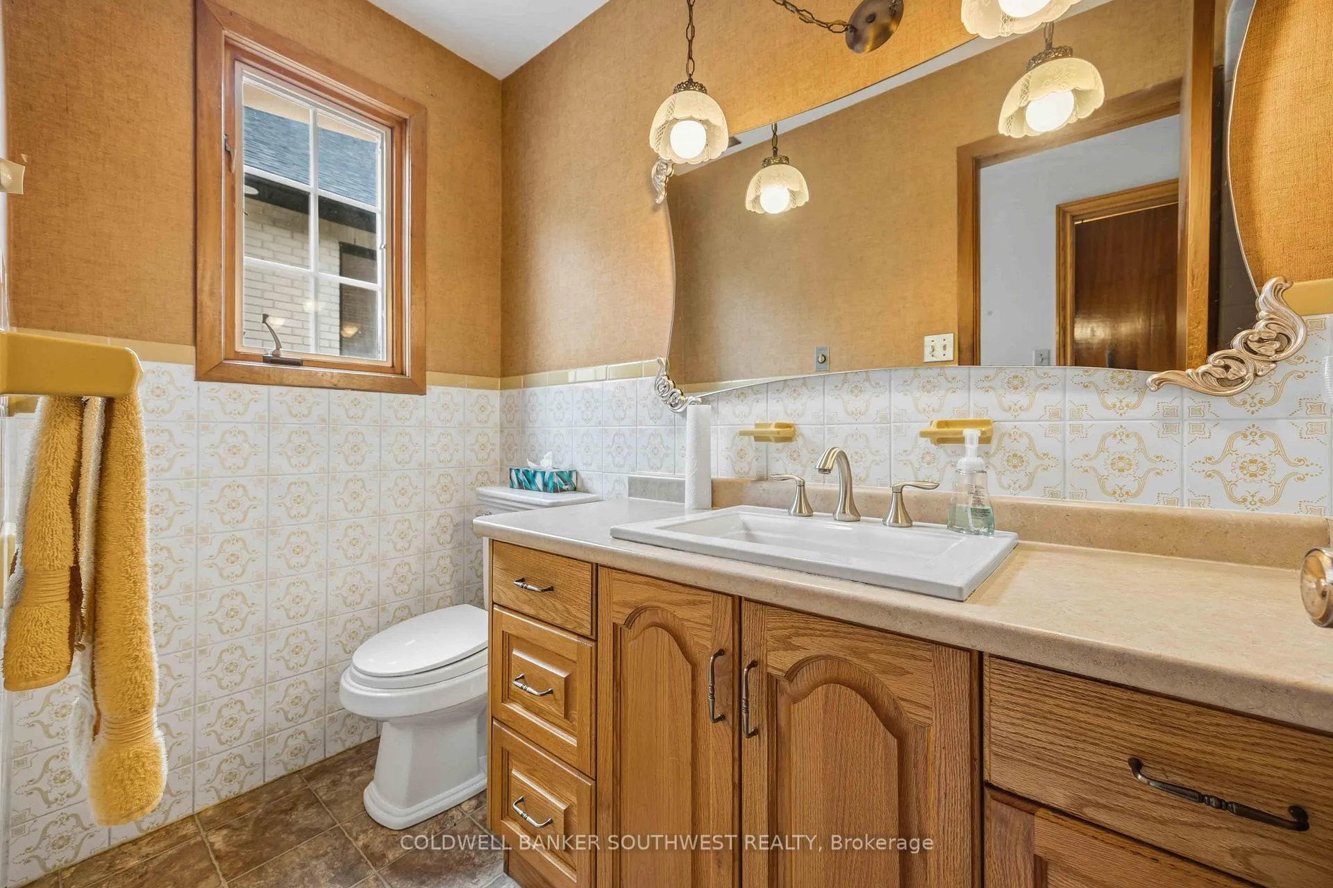 Photo 22 of 2088 Lakeshore Road, Sarnia — HOMEH