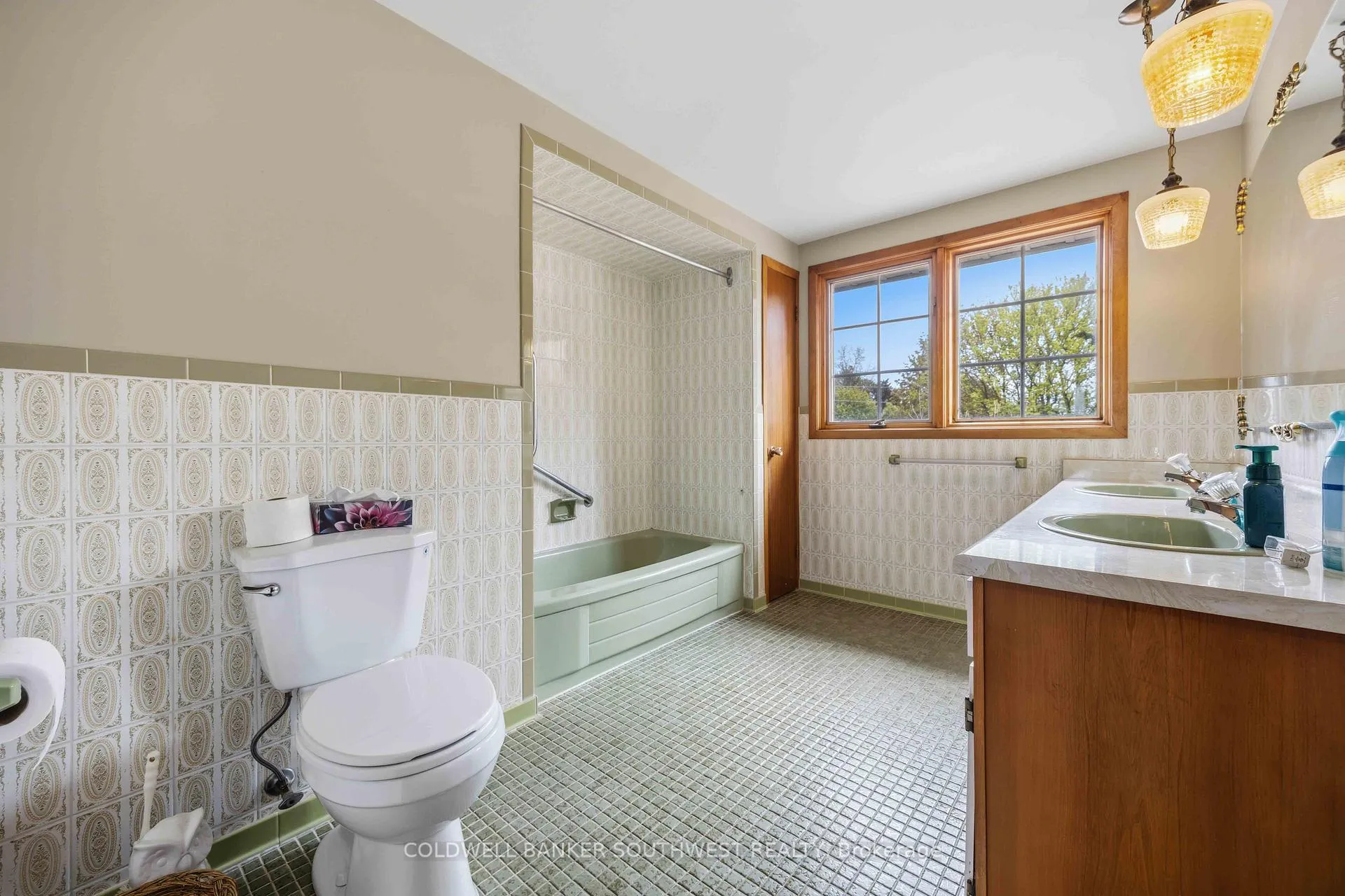 Photo 25 of 2088 Lakeshore Road, Sarnia — HOMEH