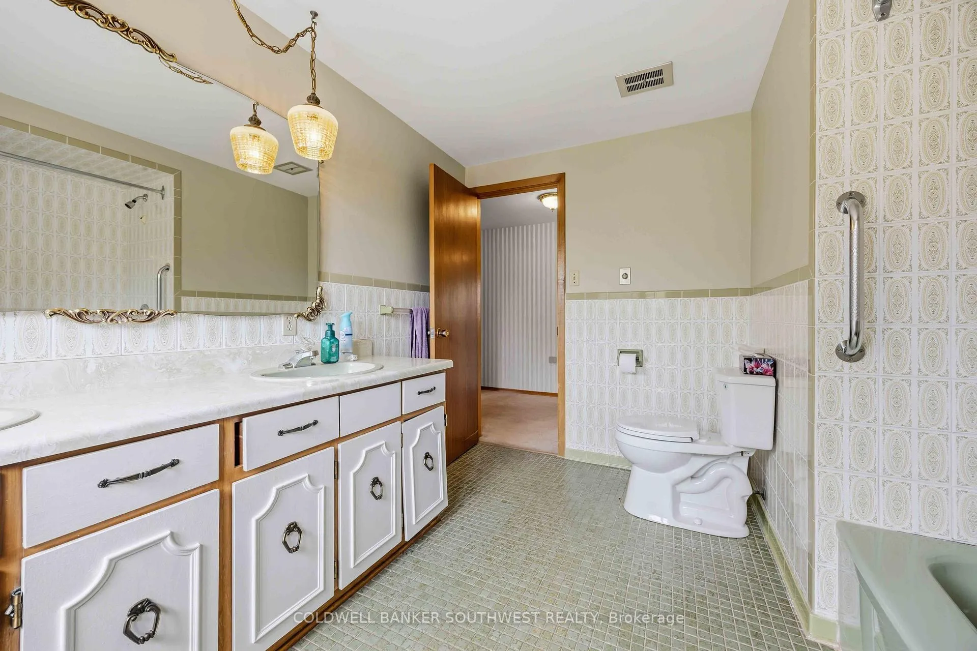 Photo 26 of 2088 Lakeshore Road, Sarnia — HOMEH