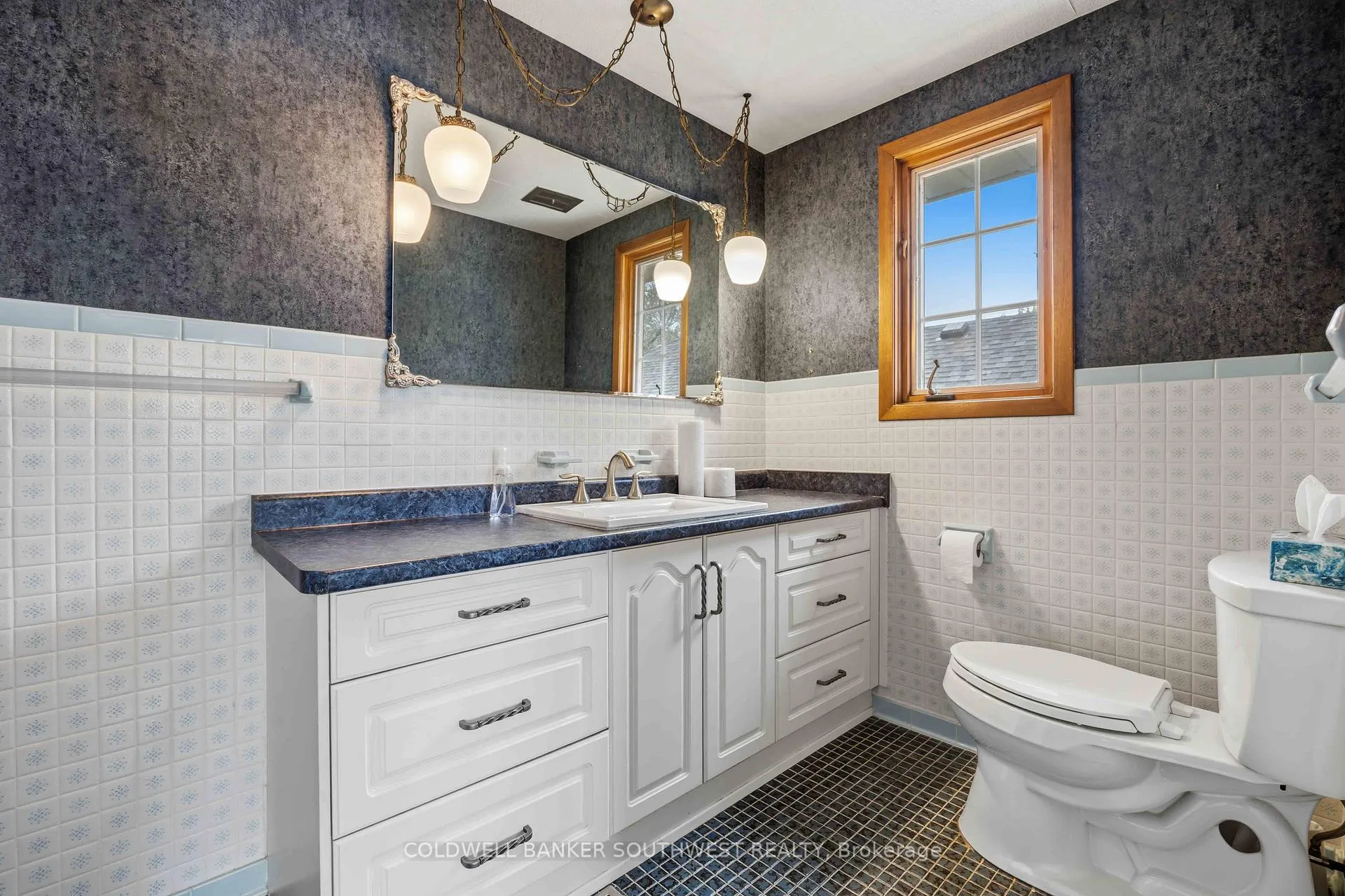Photo 34 of 2088 Lakeshore Road, Sarnia — HOMEH