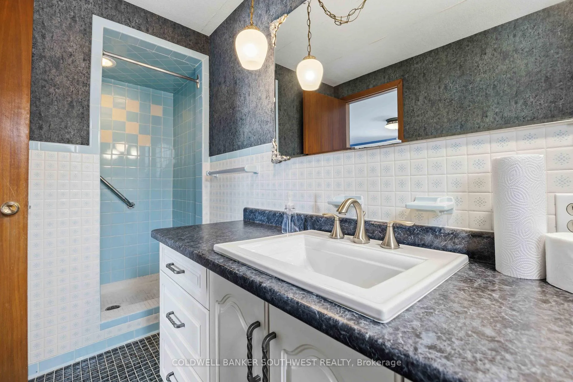 Photo 35 of 2088 Lakeshore Road, Sarnia — HOMEH