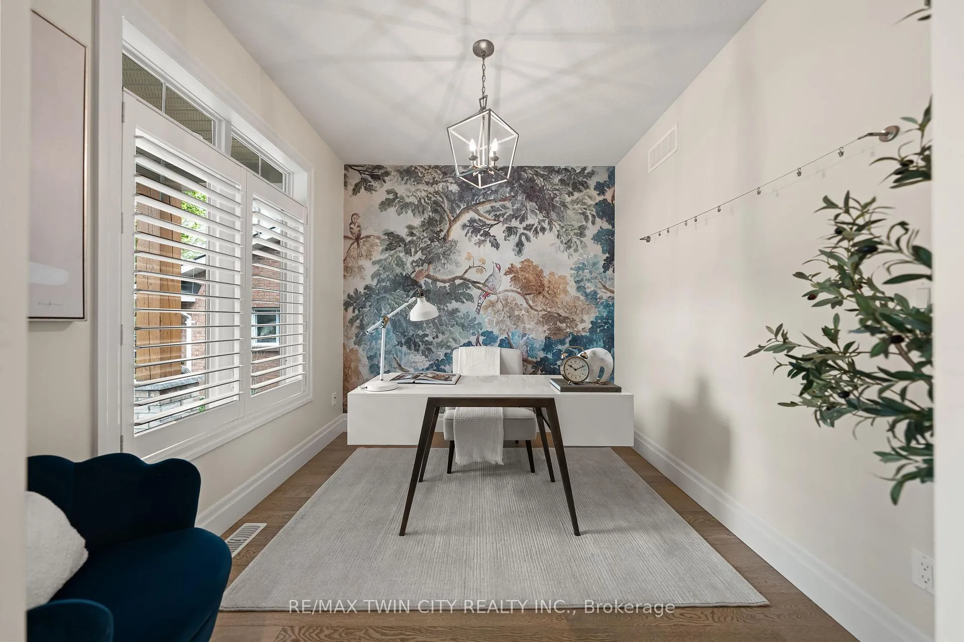Photo 11 of 303 Castlefield Avenue, Waterloo — HOMEH