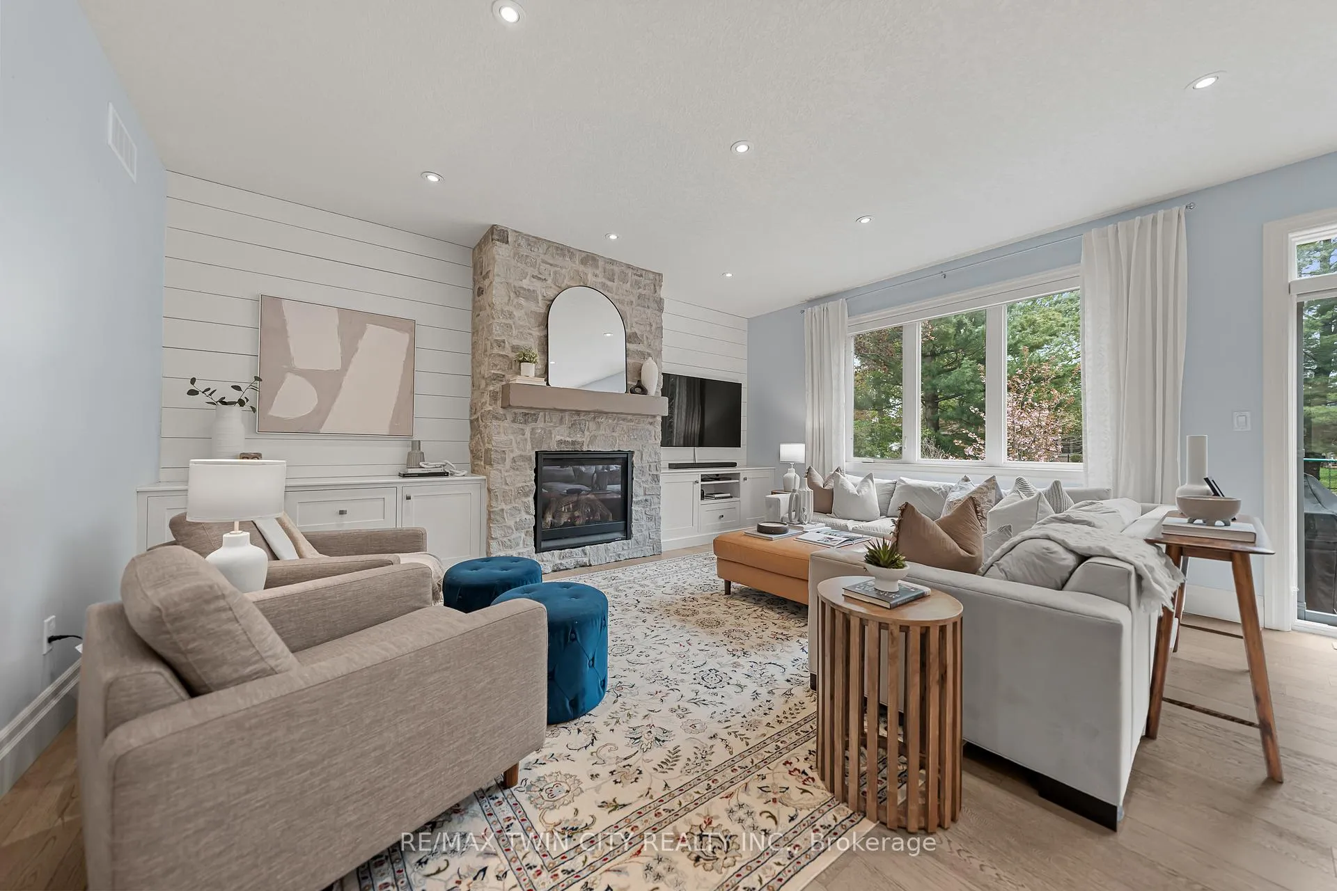 Photo 14 of 303 Castlefield Avenue, Waterloo — HOMEH