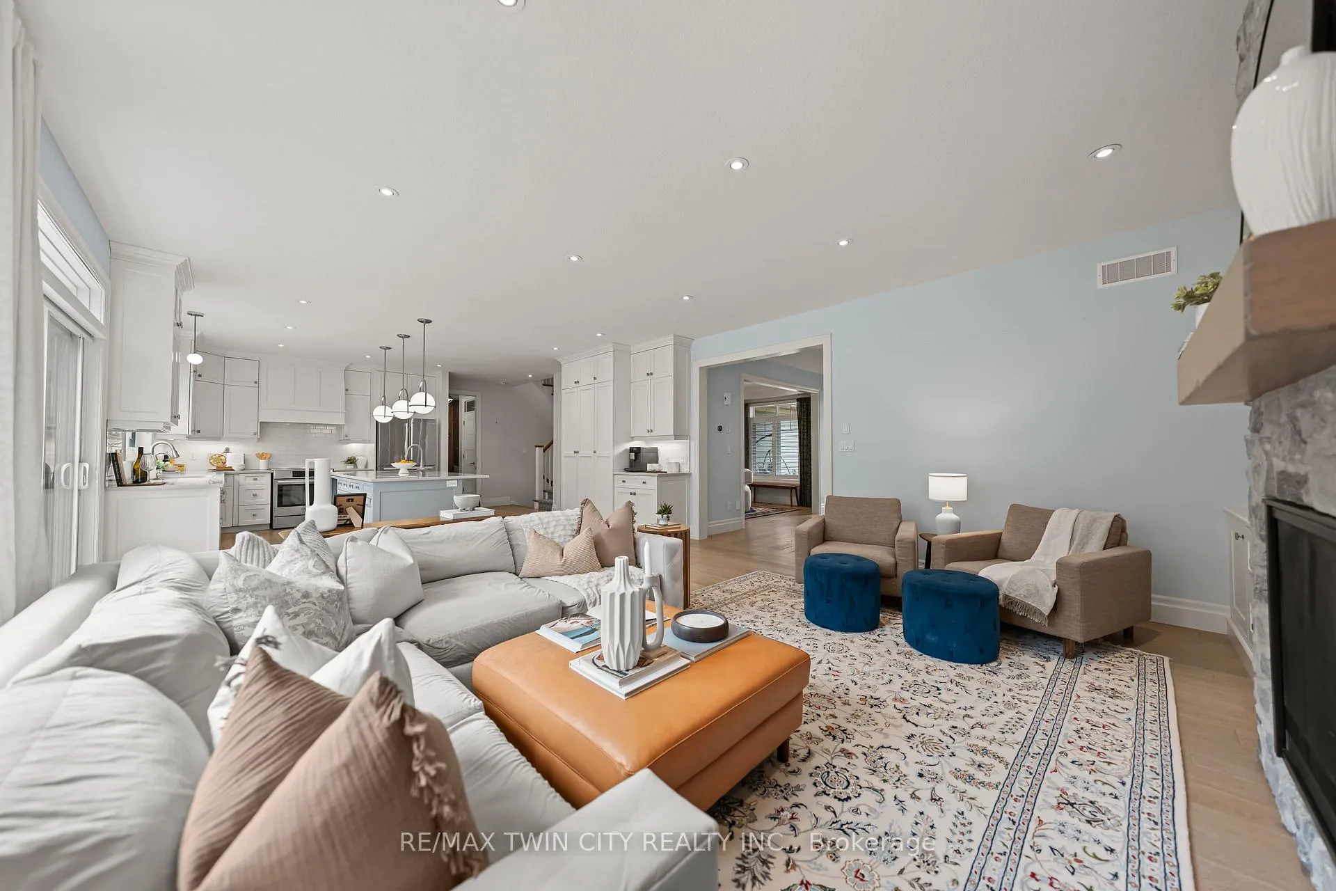 Photo 15 of 303 Castlefield Avenue, Waterloo — HOMEH