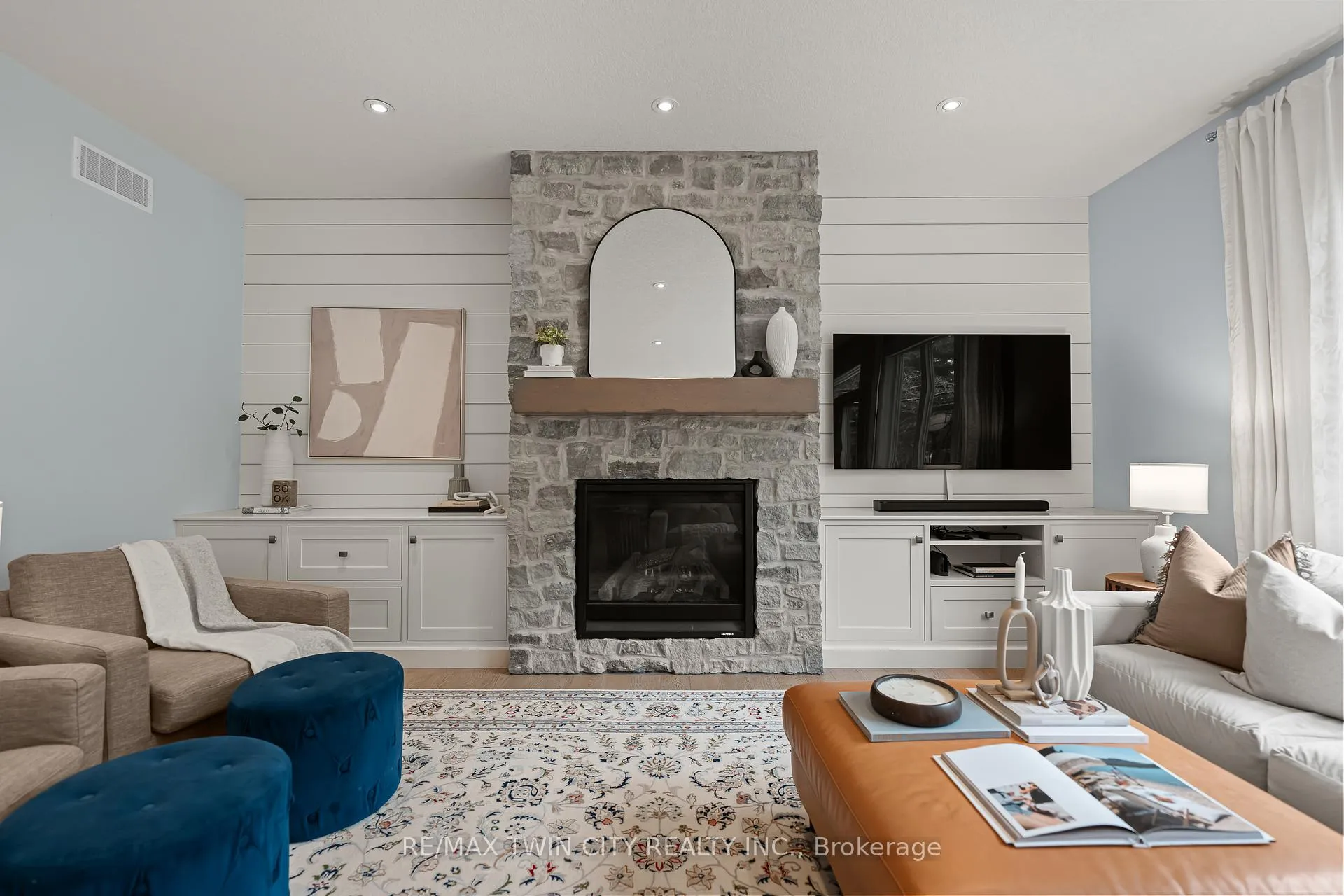 Photo 18 of 303 Castlefield Avenue, Waterloo — HOMEH