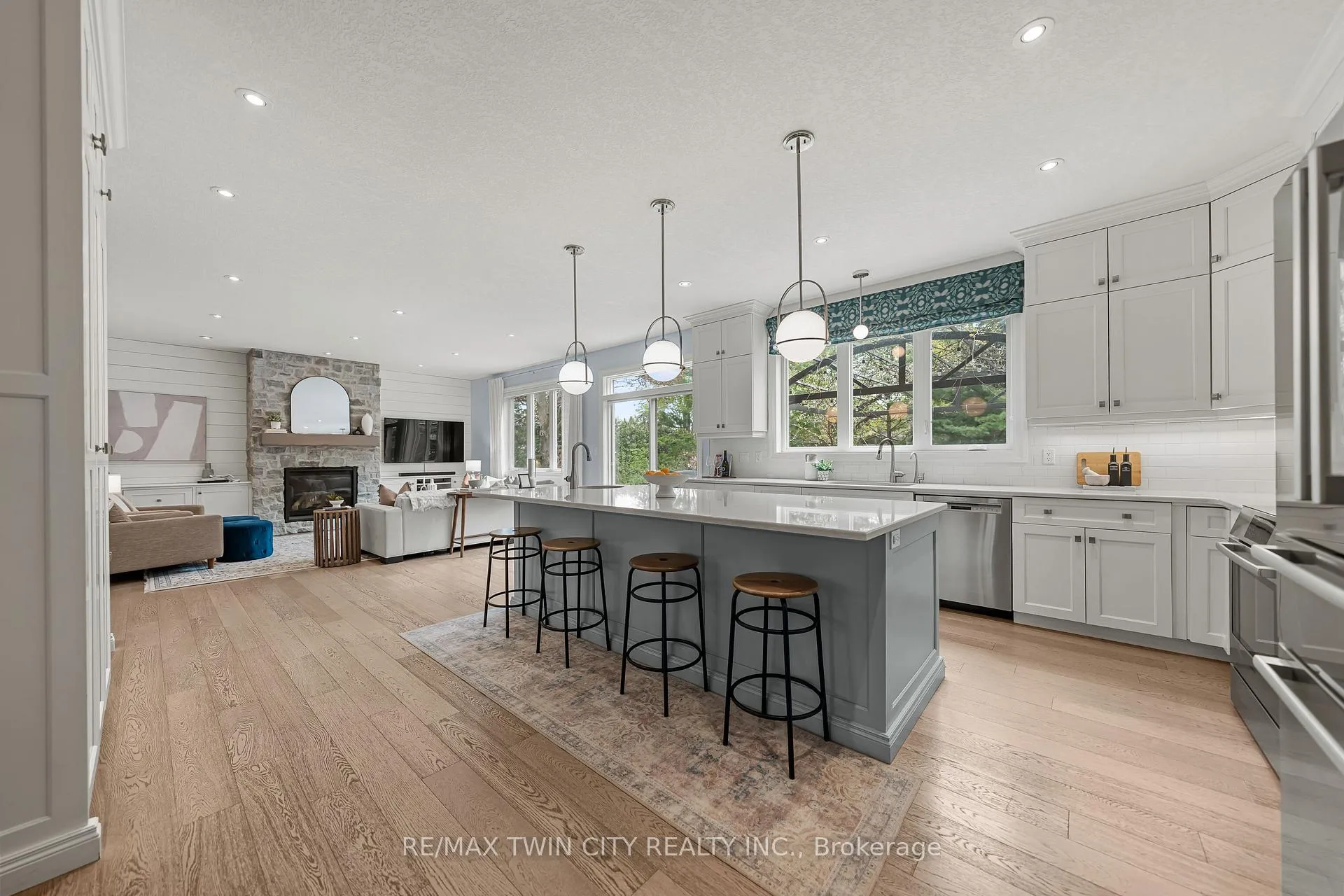 Photo 20 of 303 Castlefield Avenue, Waterloo — HOMEH