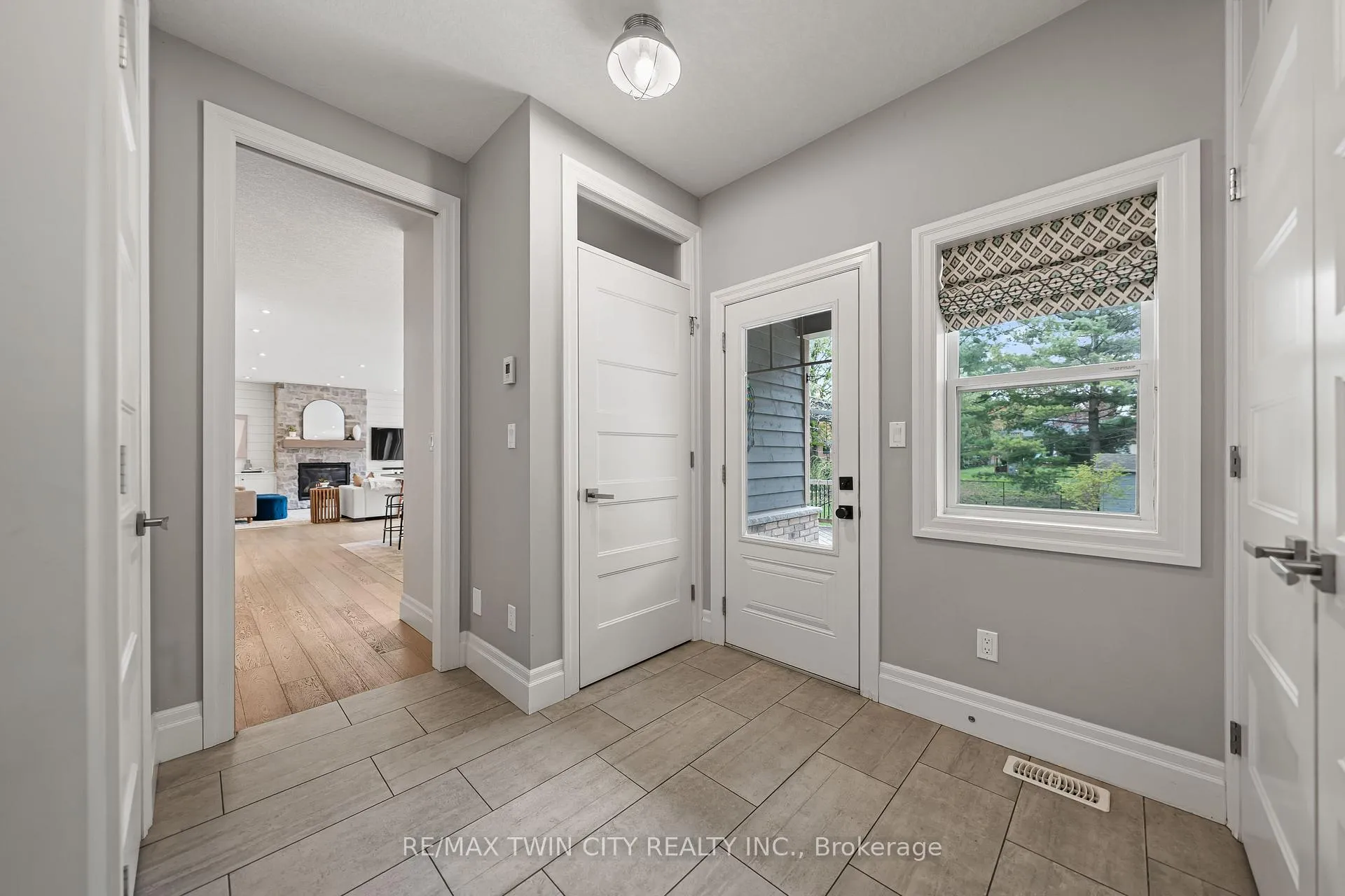 Photo 26 of 303 Castlefield Avenue, Waterloo — HOMEH