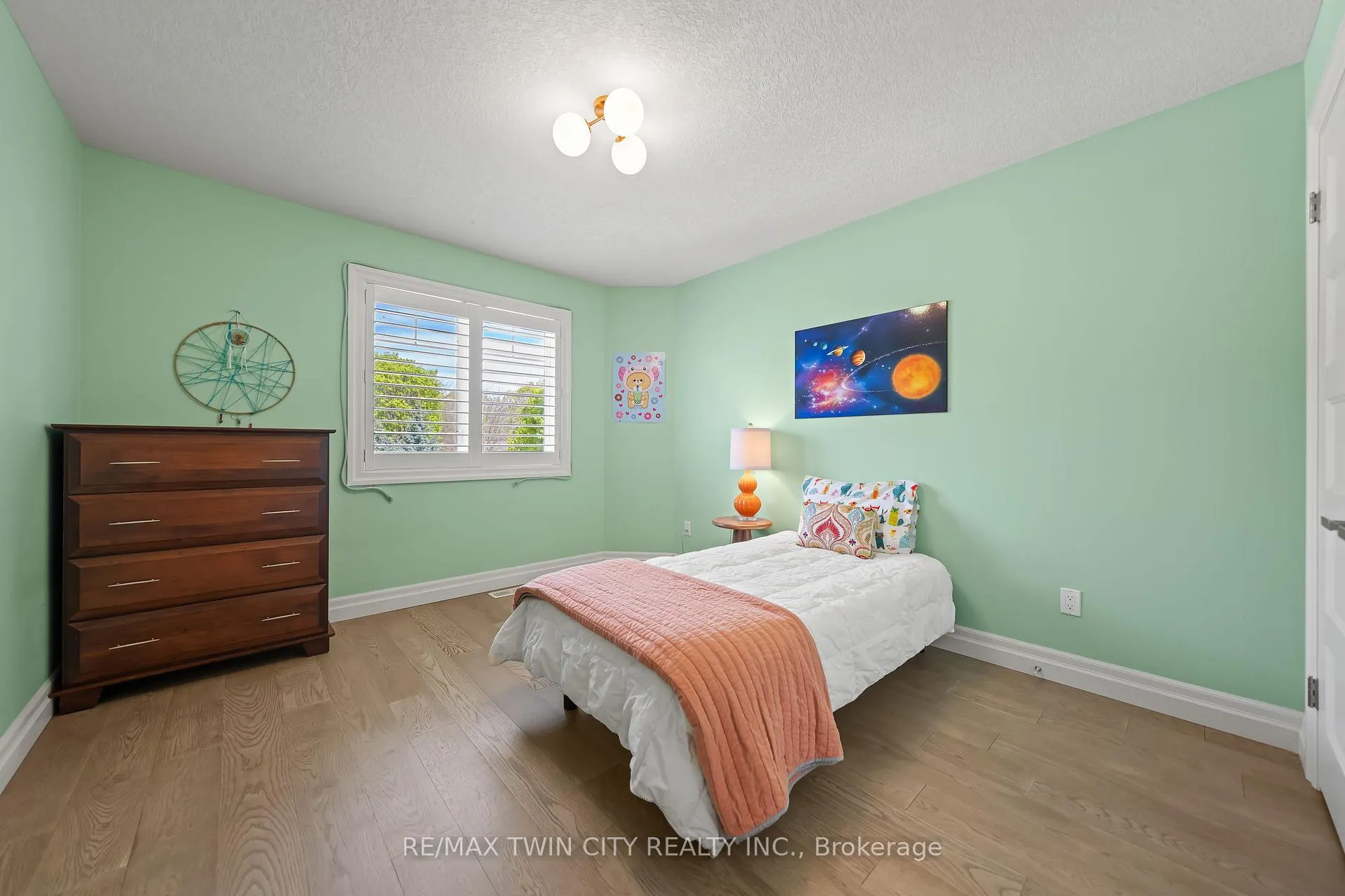 Photo 34 of 303 Castlefield Avenue, Waterloo — HOMEH