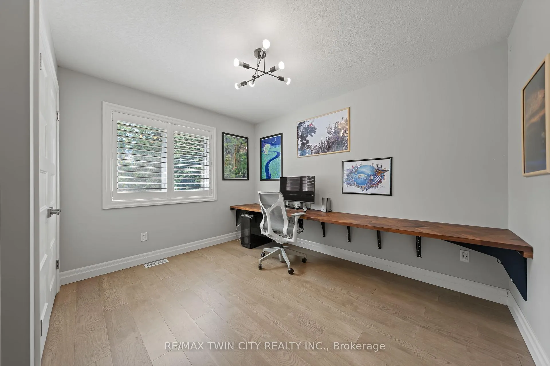 Photo 35 of 303 Castlefield Avenue, Waterloo — HOMEH