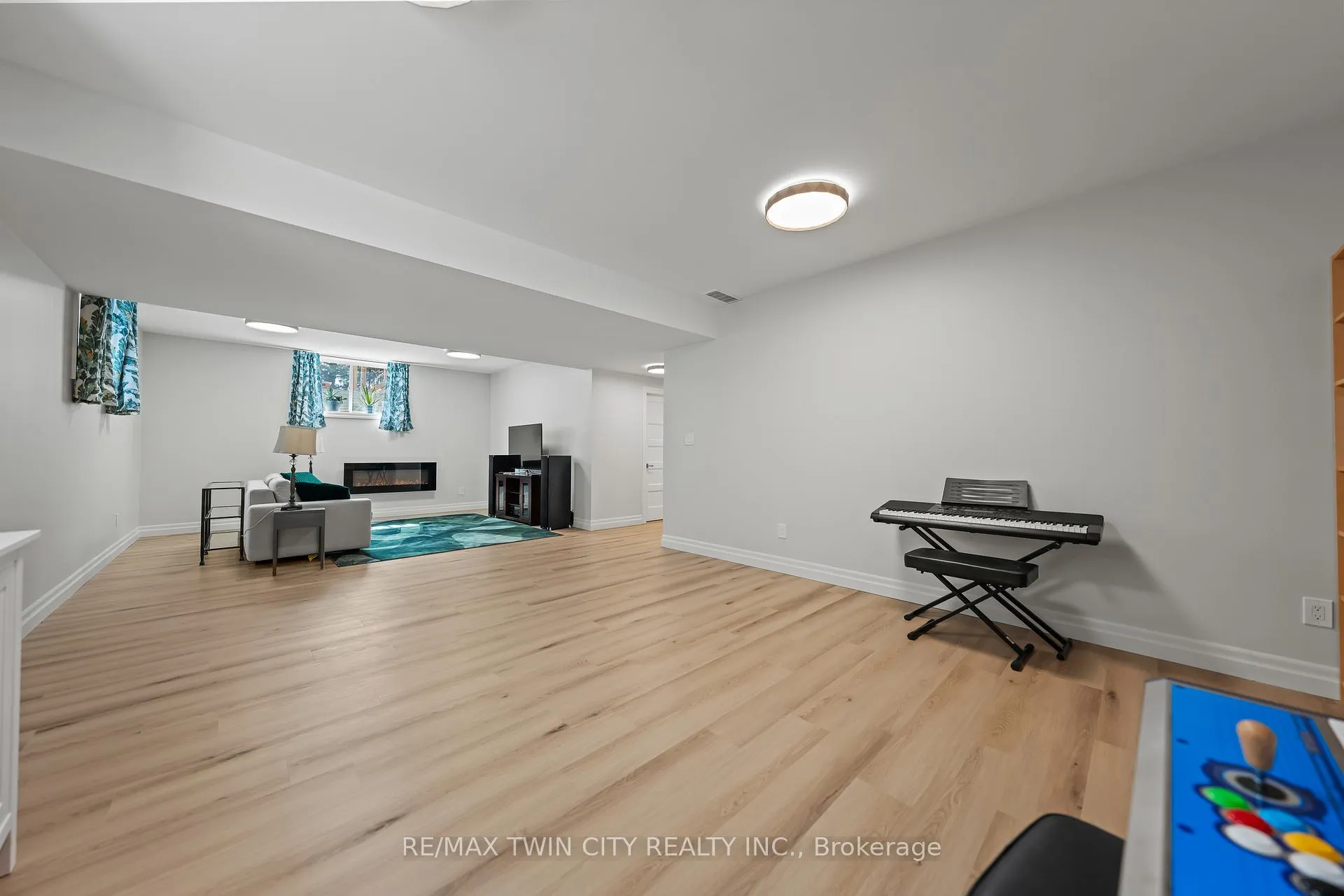 Photo 38 of 303 Castlefield Avenue, Waterloo — HOMEH