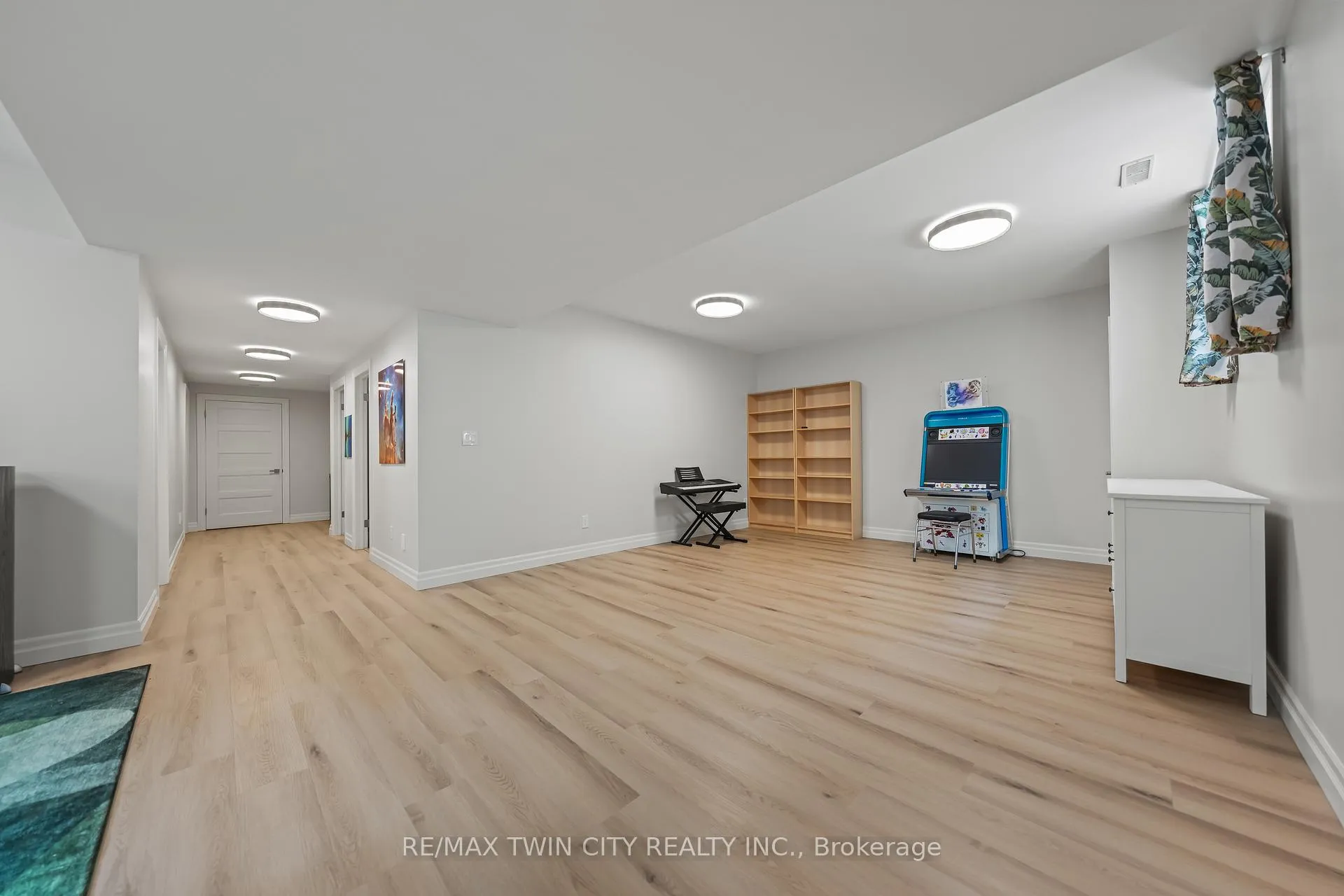 Photo 39 of 303 Castlefield Avenue, Waterloo — HOMEH