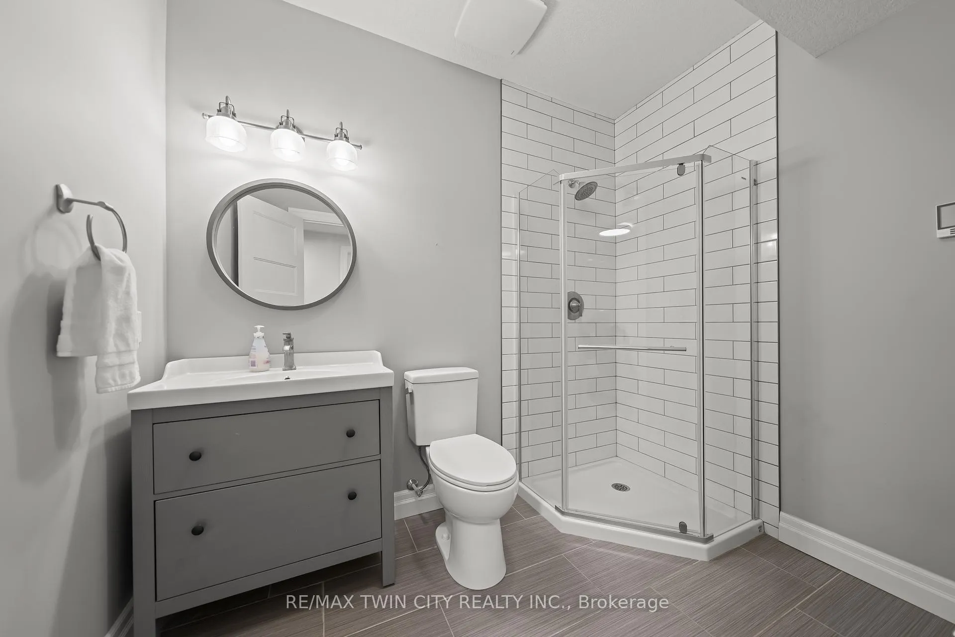Photo 41 of 303 Castlefield Avenue, Waterloo — HOMEH