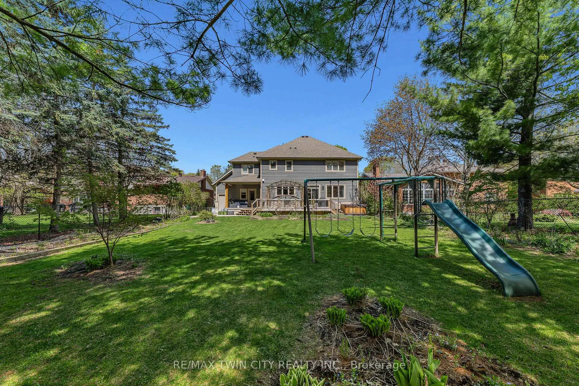 Photo 46 of 303 Castlefield Avenue, Waterloo — HOMEH