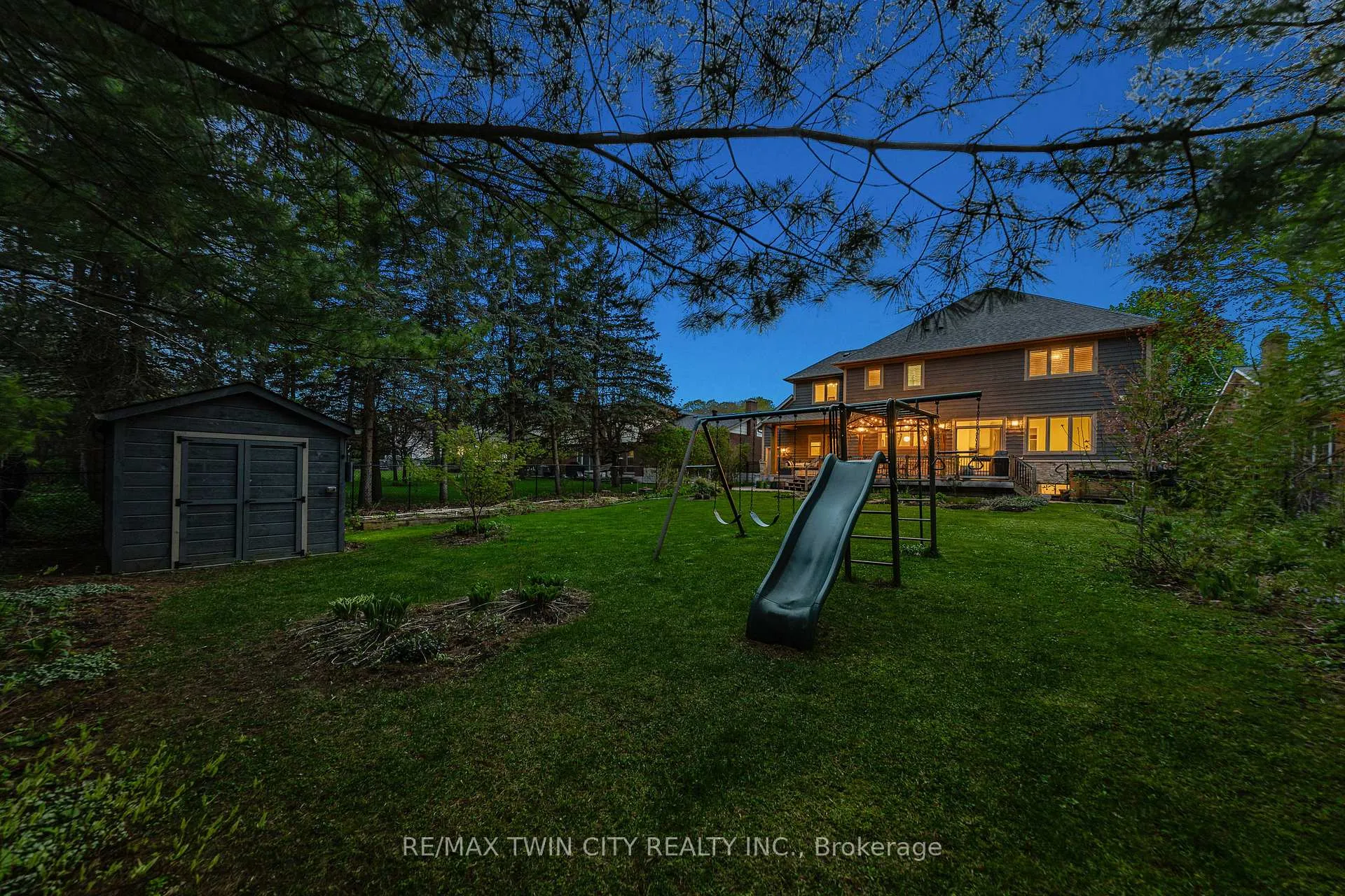 Photo 49 of 303 Castlefield Avenue, Waterloo — HOMEH