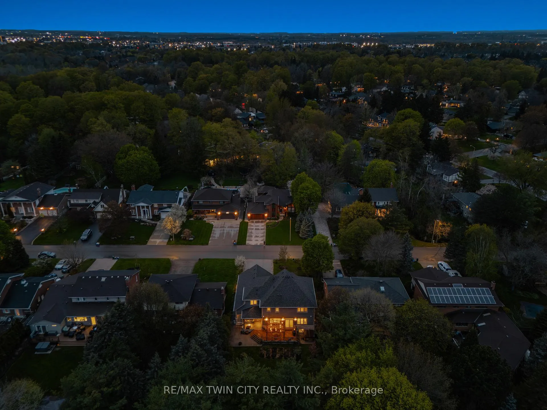Photo 50 of 303 Castlefield Avenue, Waterloo — HOMEH