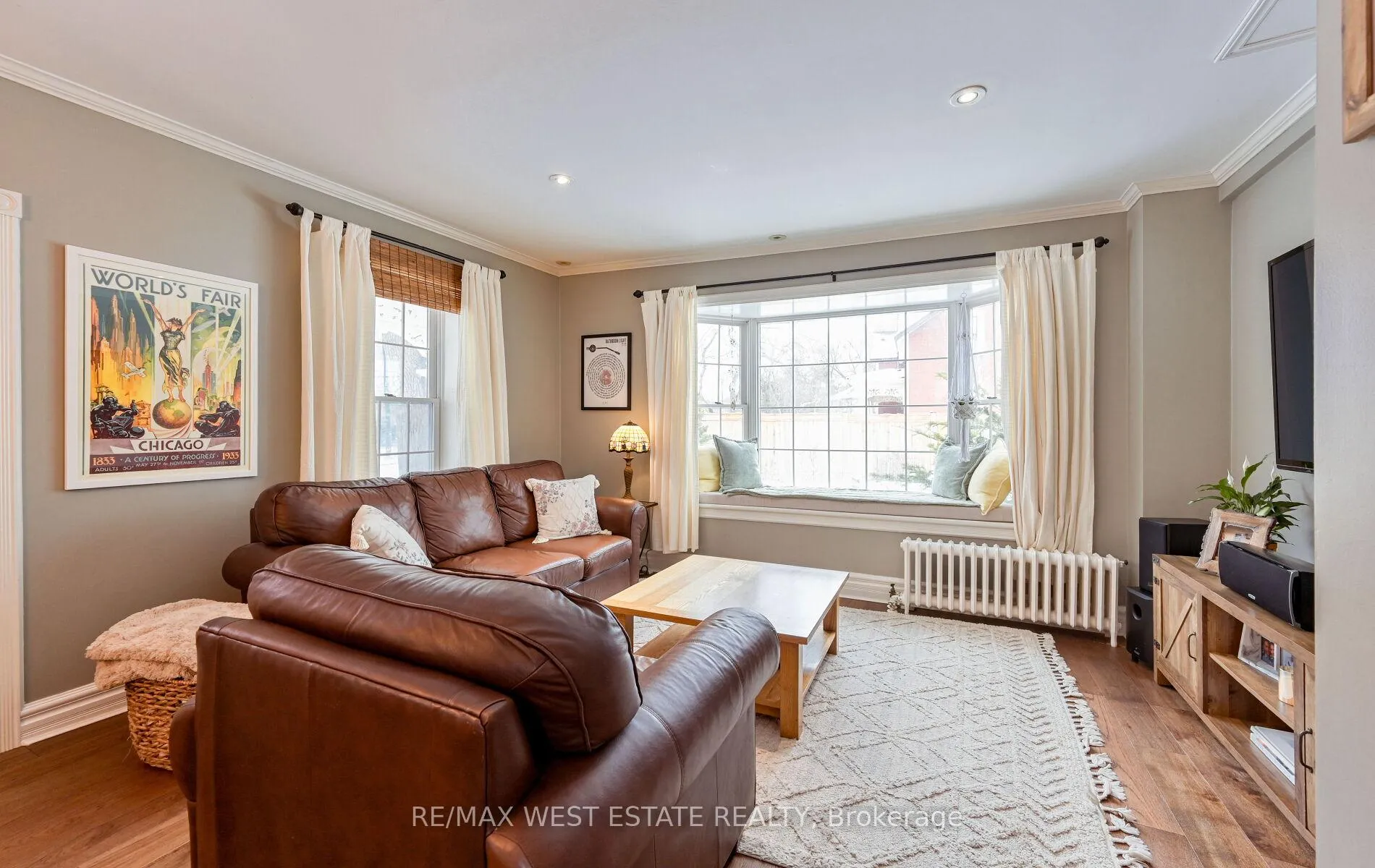 Photo 3 of 122 King Street E, Caledon, Bolton East — HOMEH