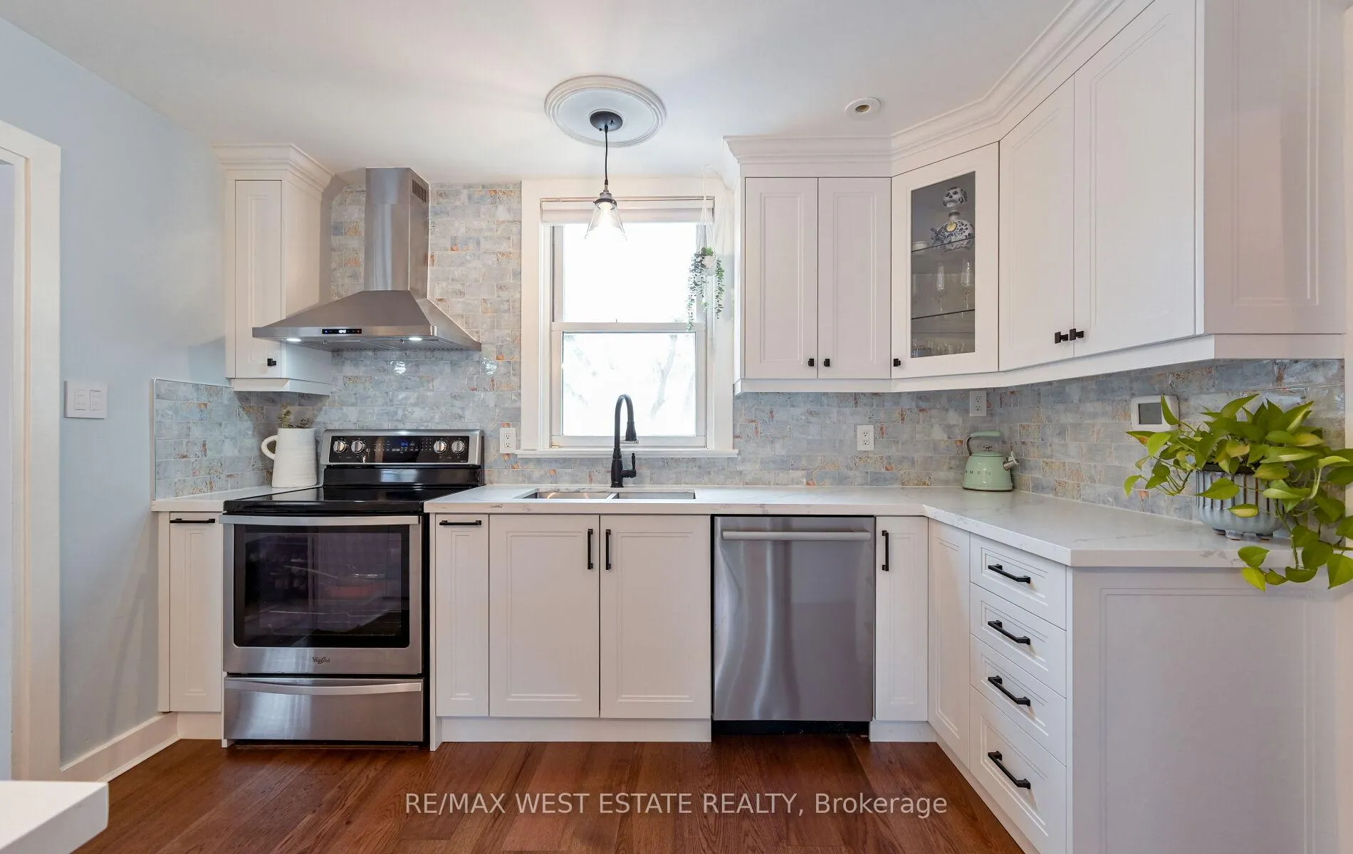 Photo 14 of 122 King Street E, Caledon, Bolton East — HOMEH