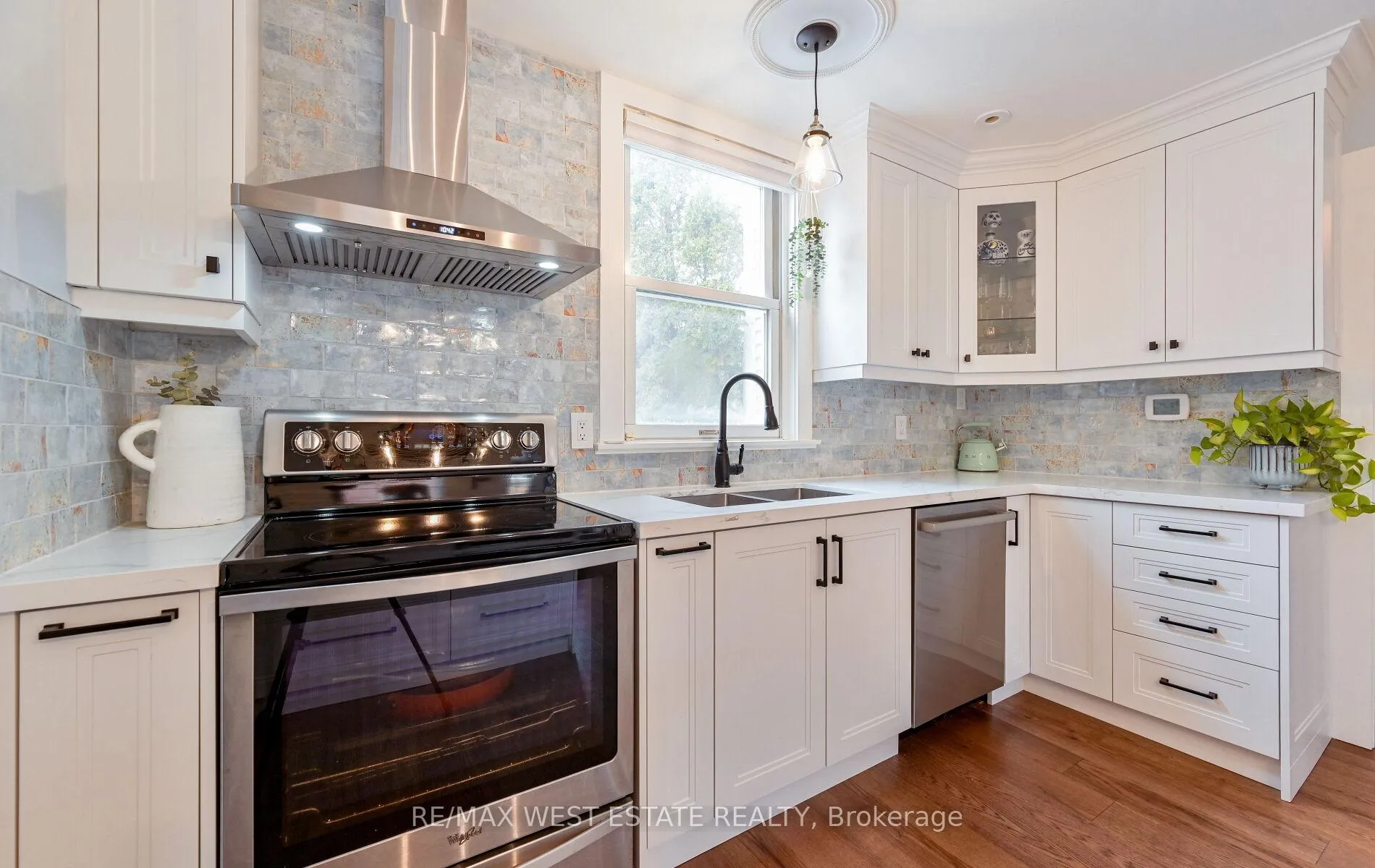 Photo 15 of 122 King Street E, Caledon, Bolton East — HOMEH