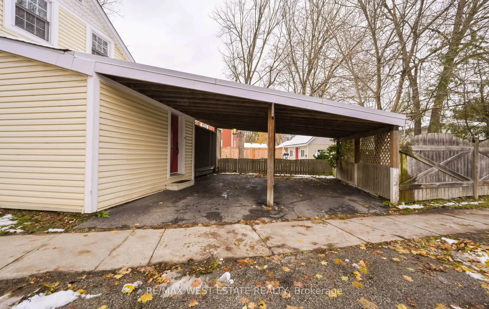 Photo 37 of 122 King Street E, Caledon, Bolton East — HOMEH