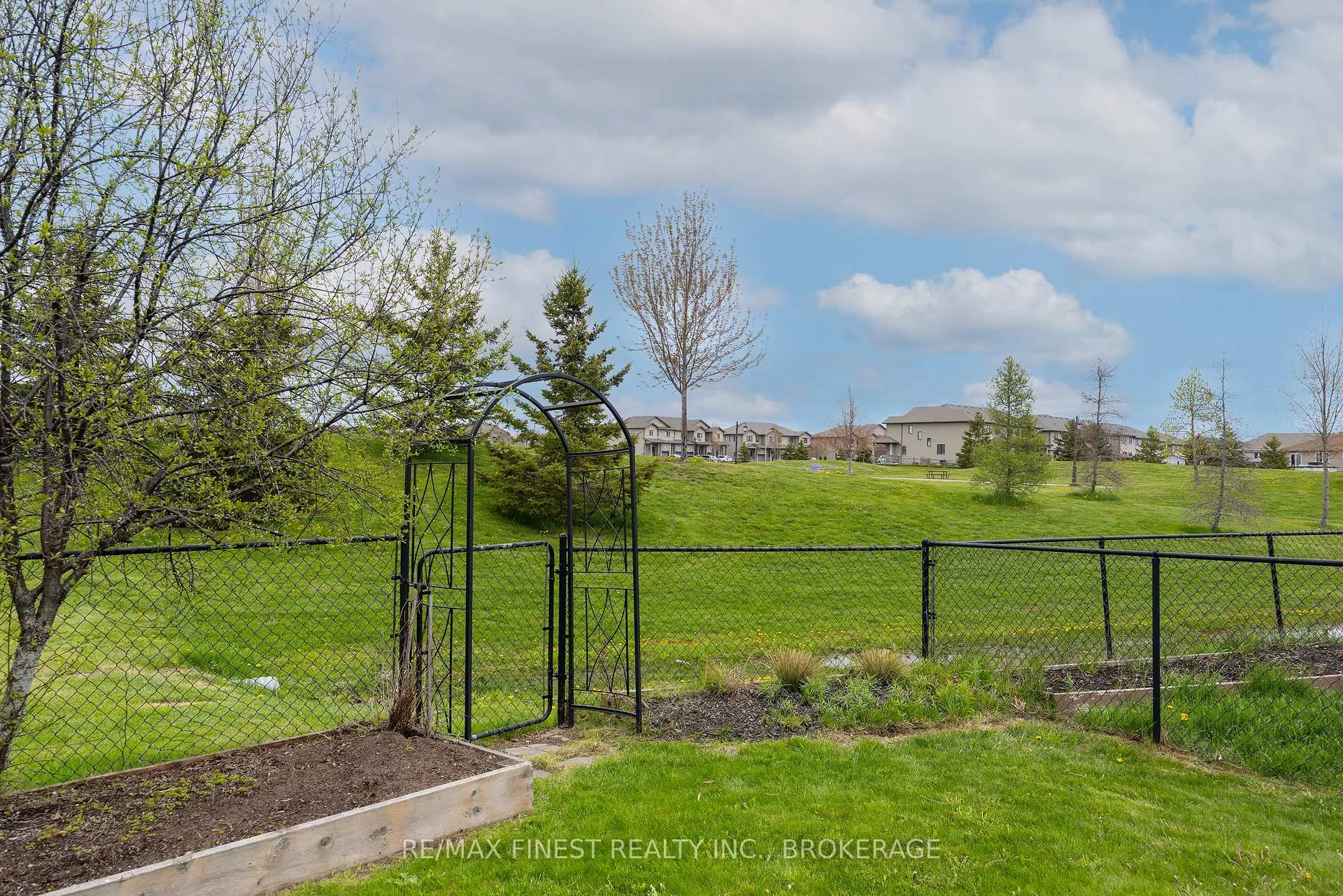 Photo 9 of 129 Blakely Street, Loyalist, Amherstview — HOMEH