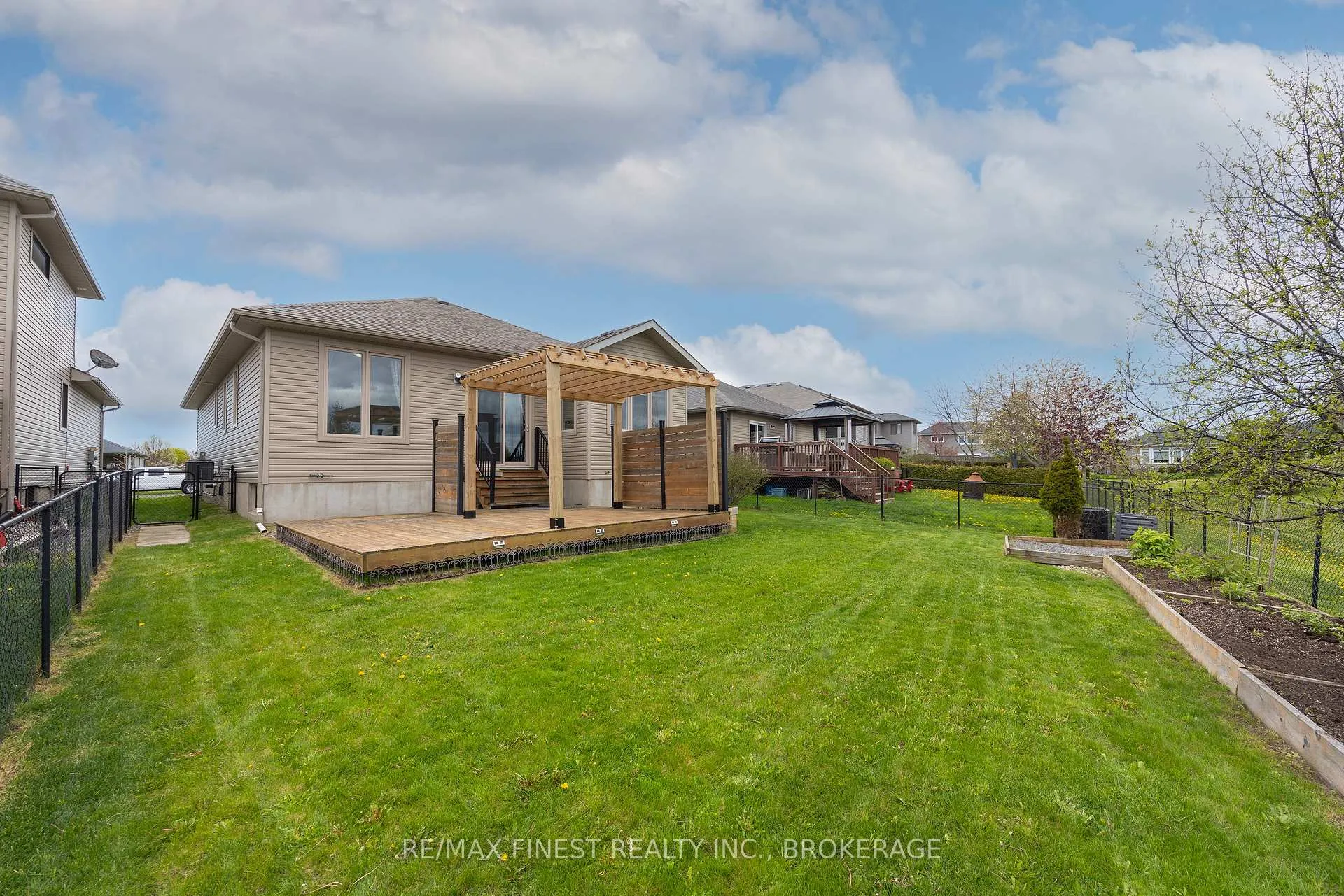 Photo 10 of 129 Blakely Street, Loyalist, Amherstview — HOMEH